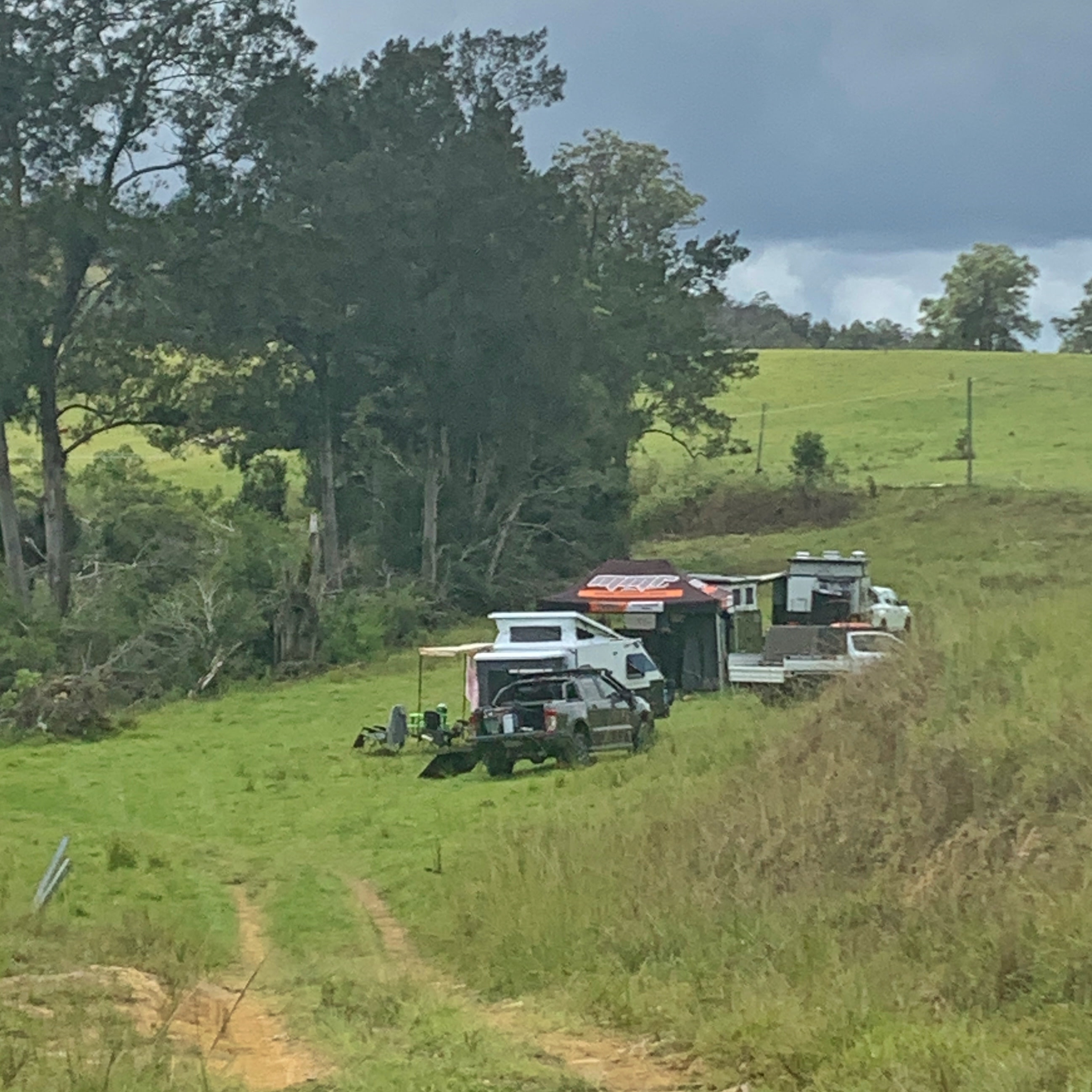 Happy campers! The perfect spot beside the river for you and your friends!