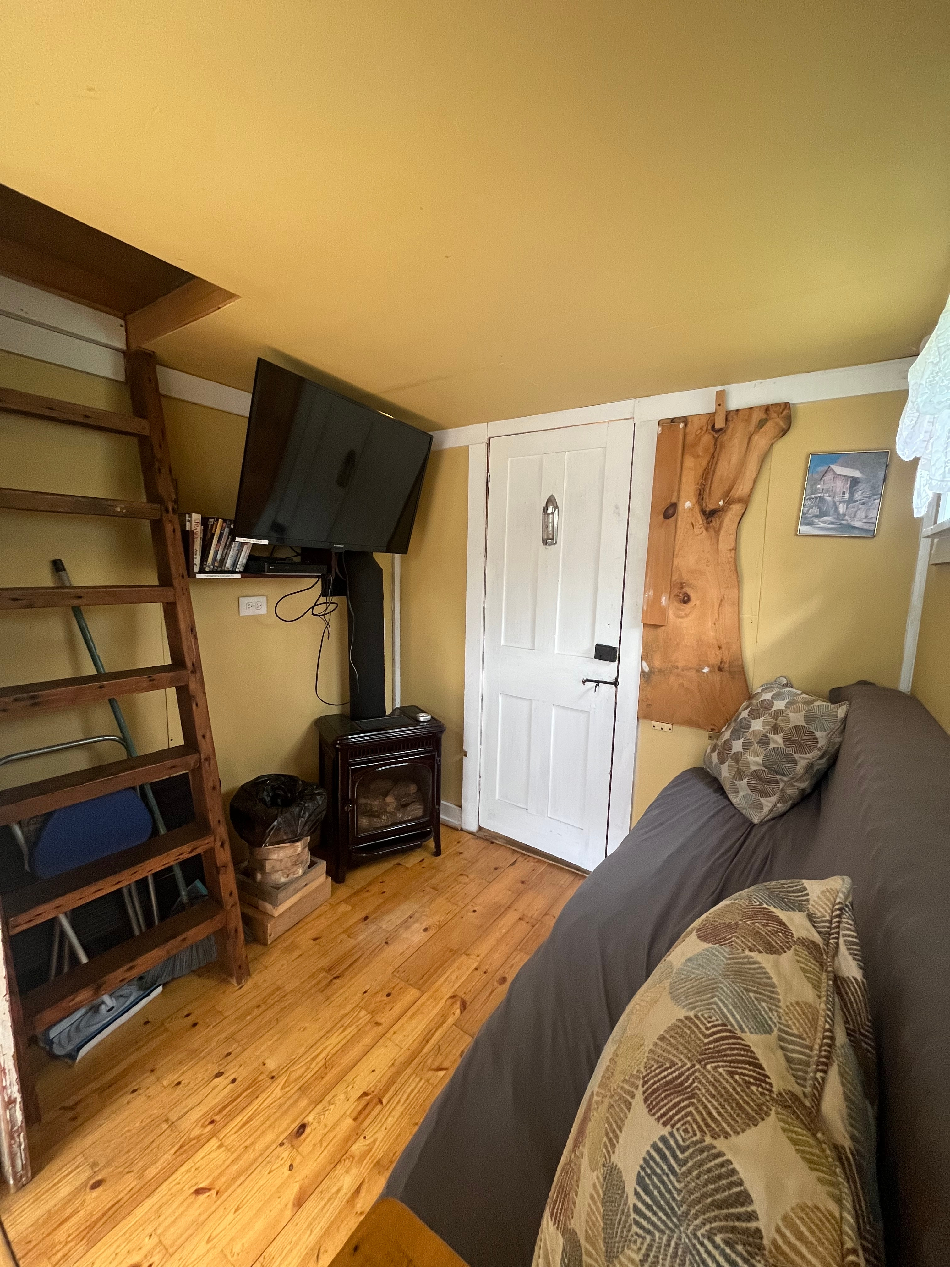 Vermont Rustic Tiny Home—Off Grid