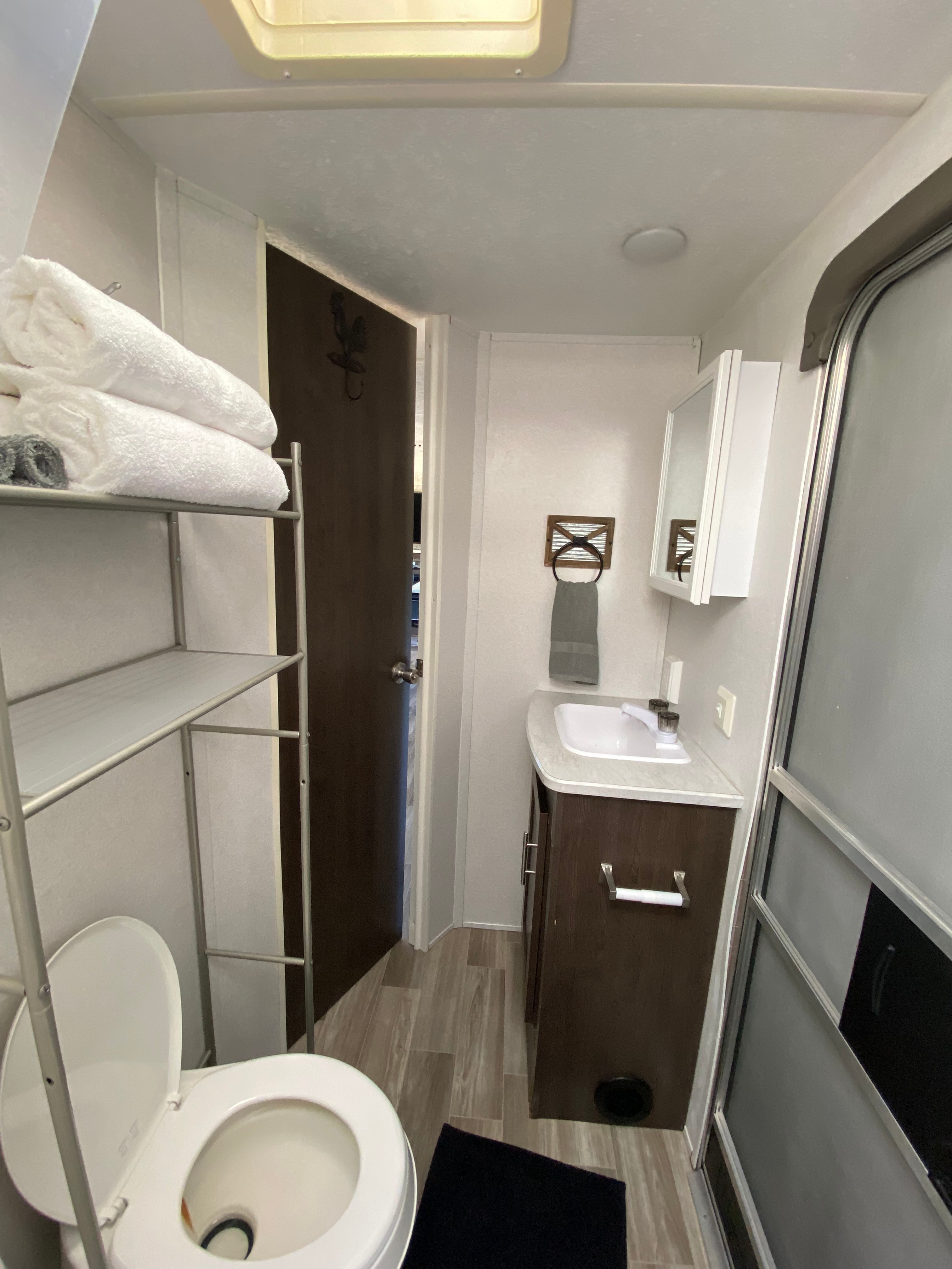 Golden Goose Lodge And RV