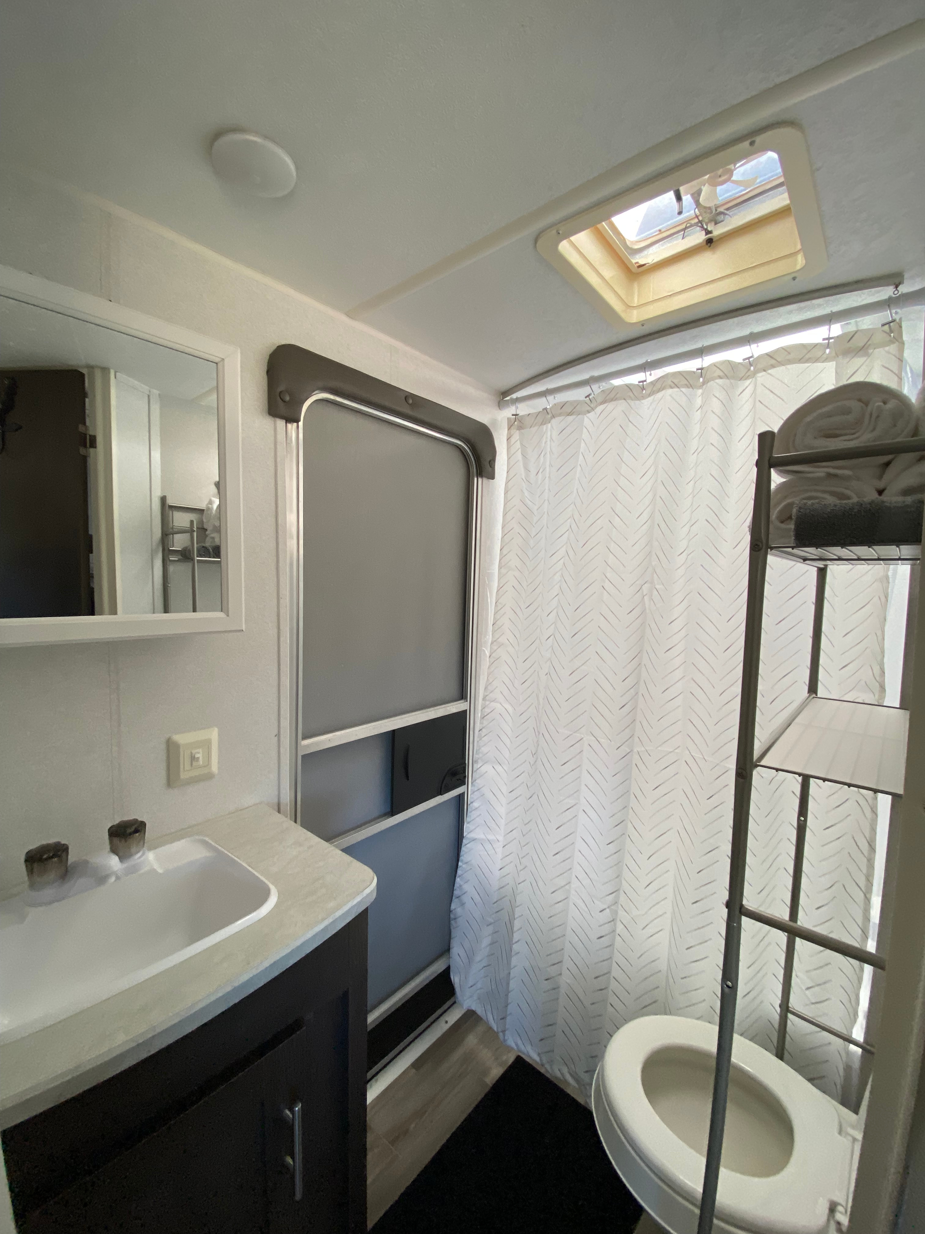 Golden Goose Lodge And RV