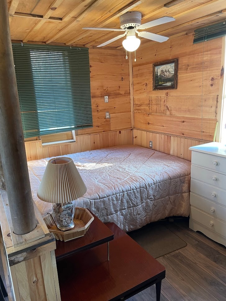 Comfortable queen bed.