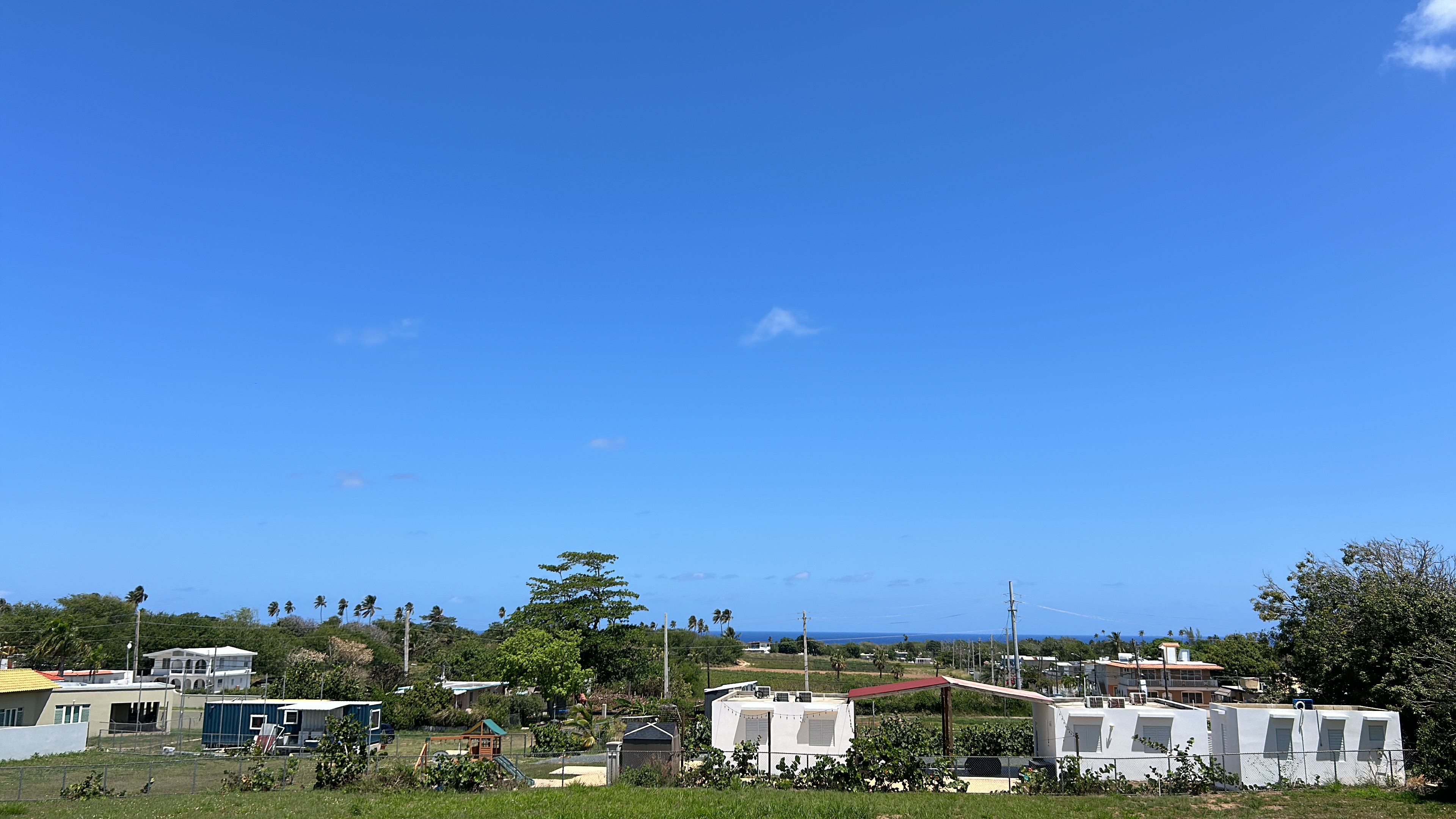 Vista desde el terreno hacia la playa. 