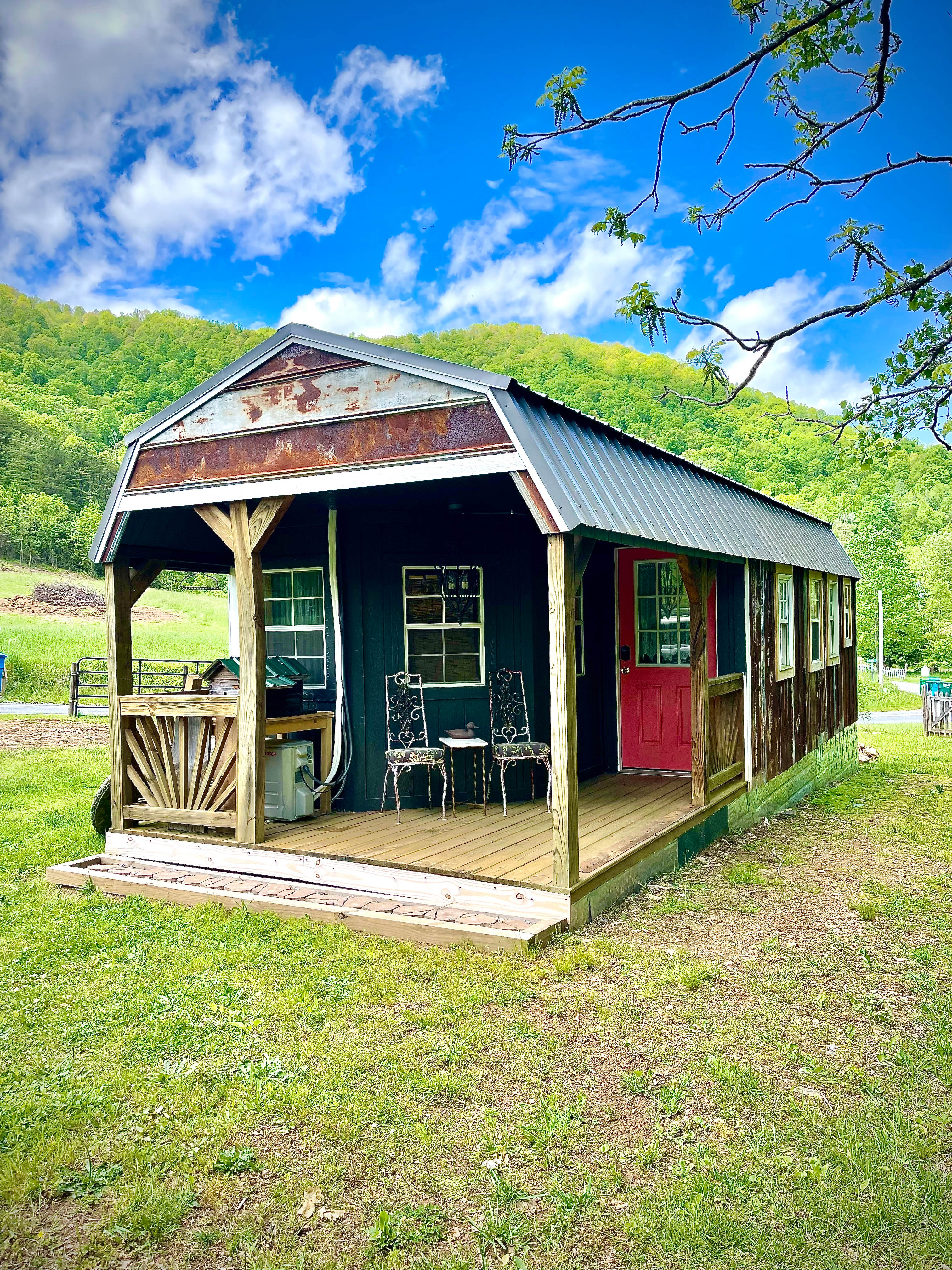 Vintage Creekside Glamping