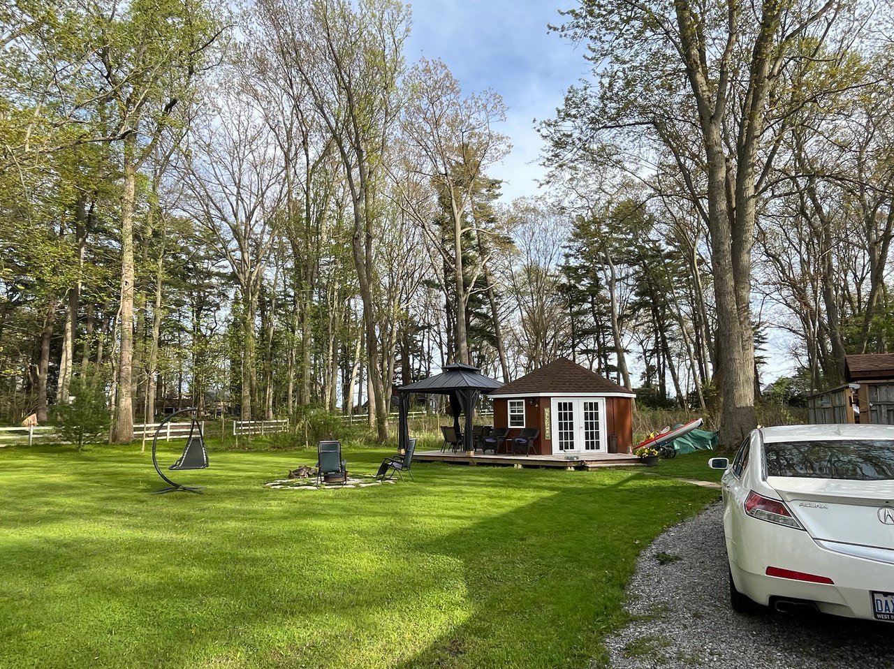 Cabin close to Lake Erie and trails