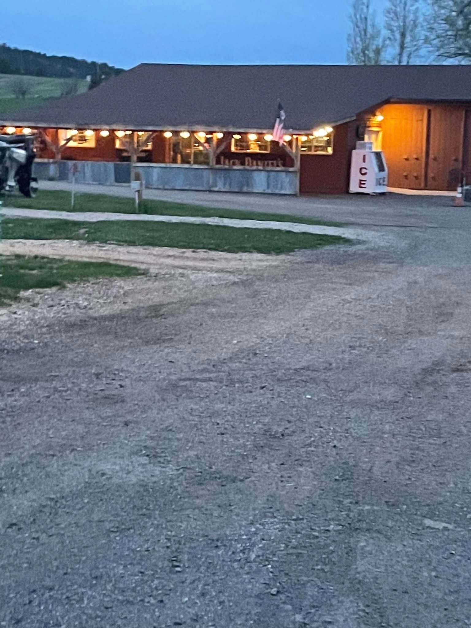 No Name City Luxury Cabins & RV