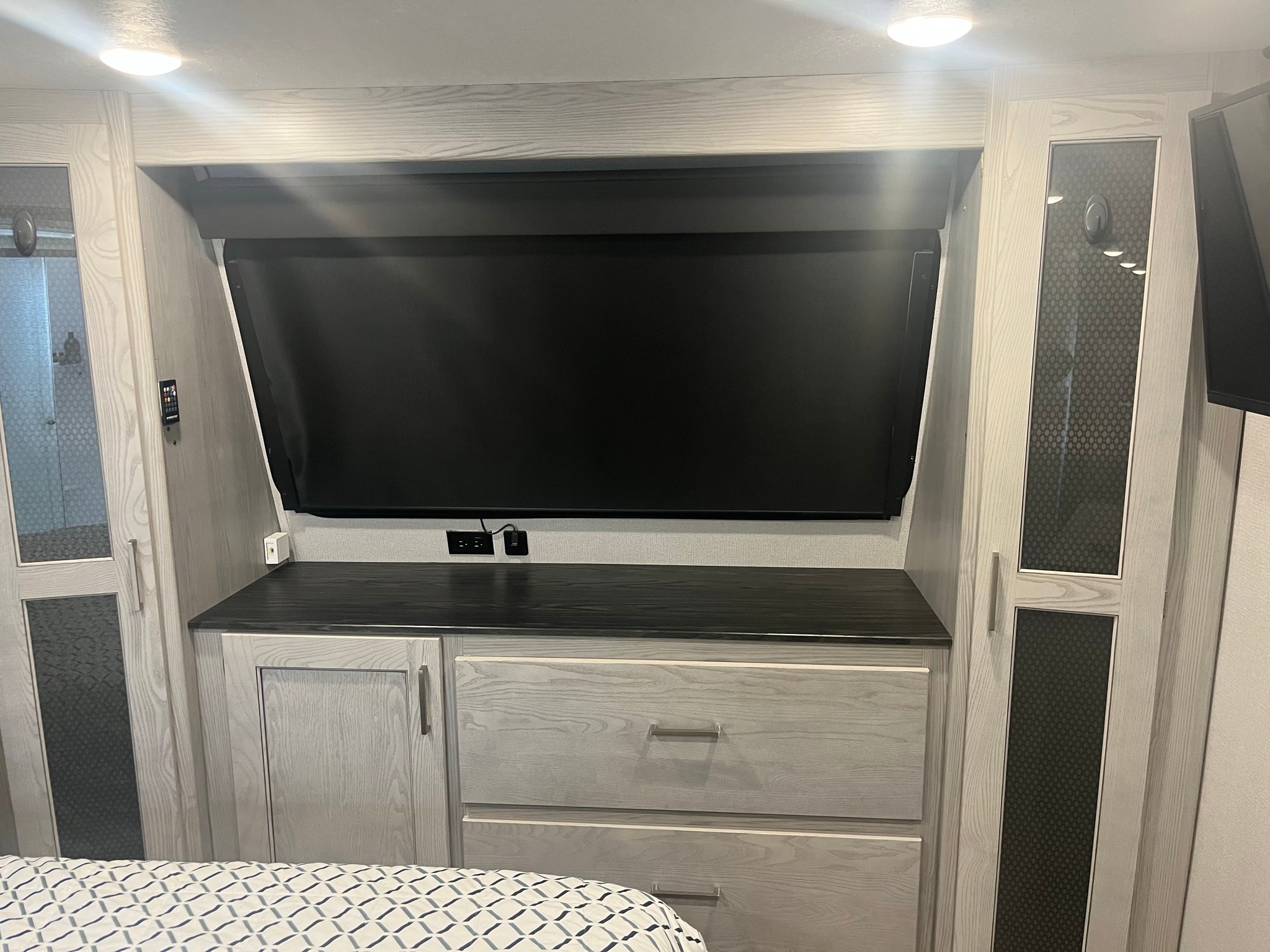 Unique 2 Bedroom on back of Zions