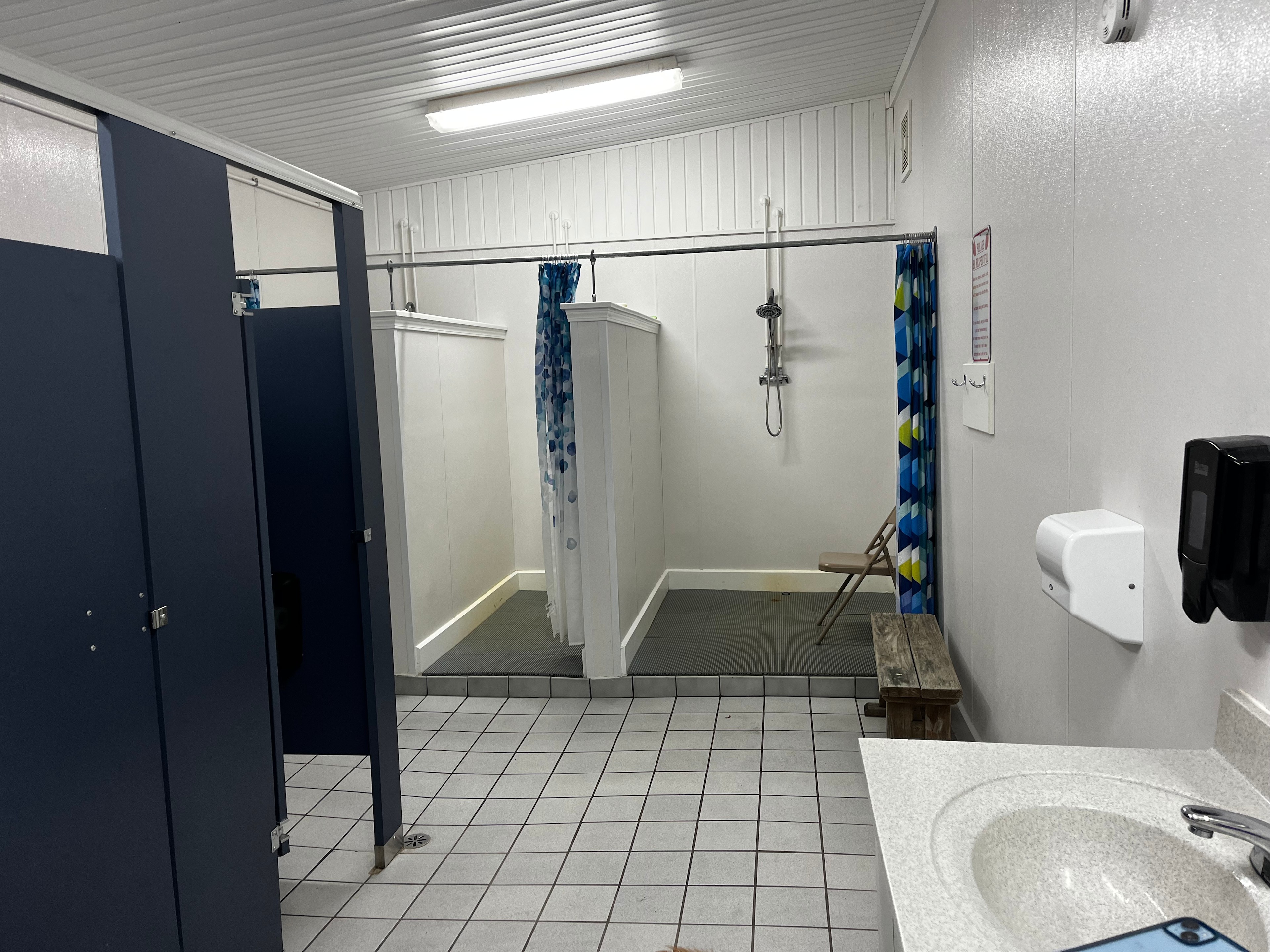 clean bathrooms with good shower pressure and hot water 