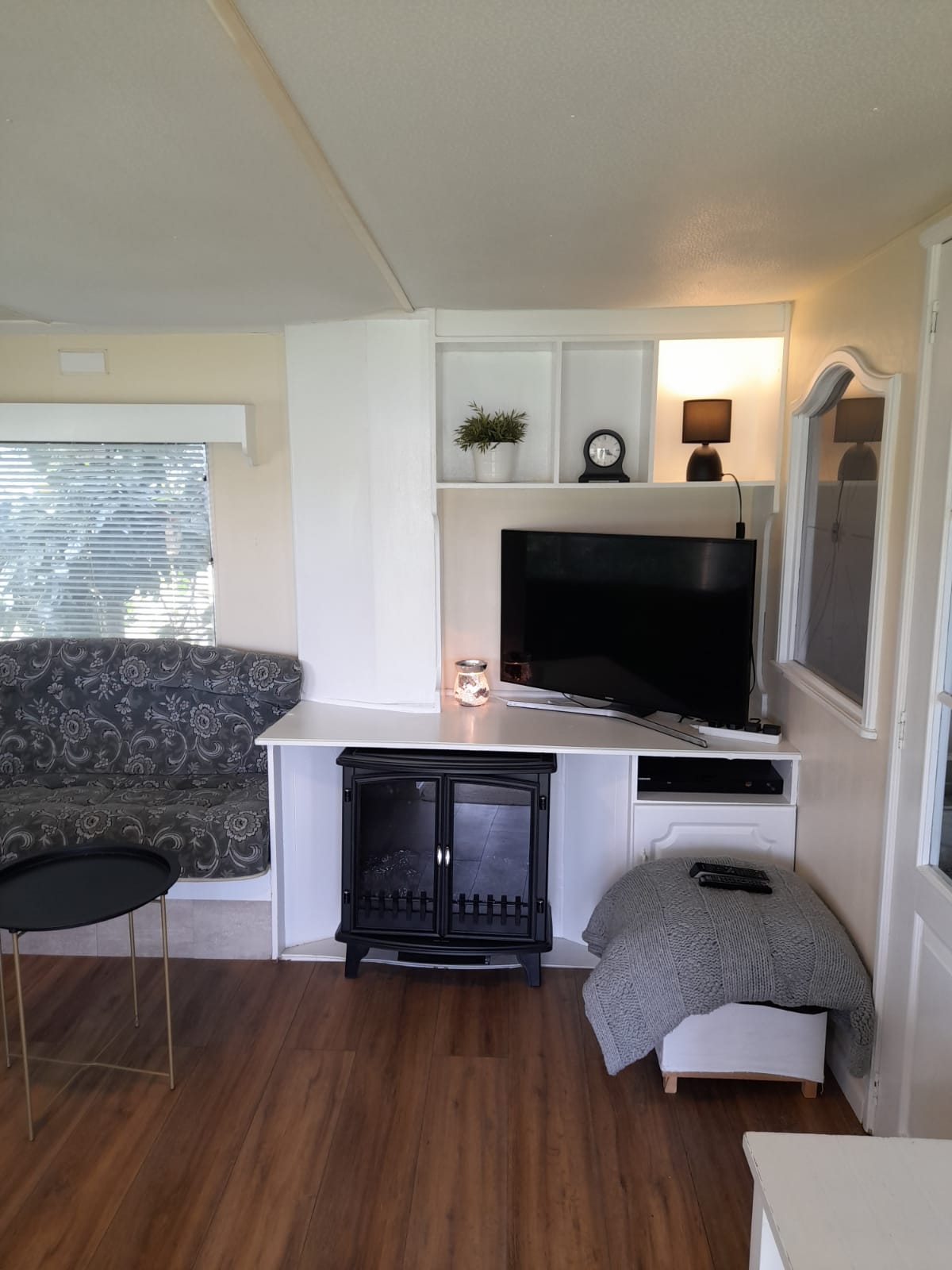 Lovely Lakeside Static Caravan