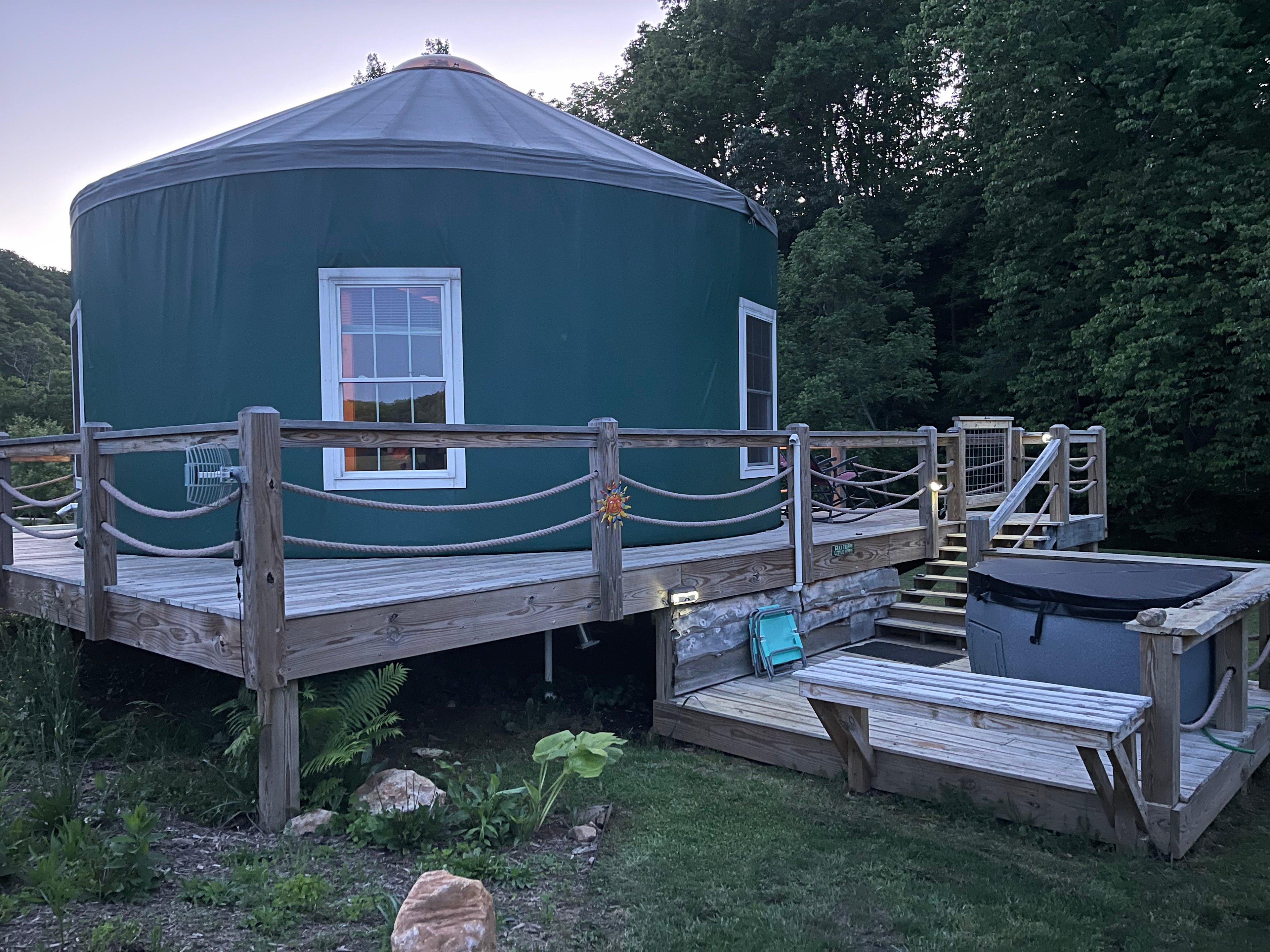 Magical Riverside Yurt w/hot tub