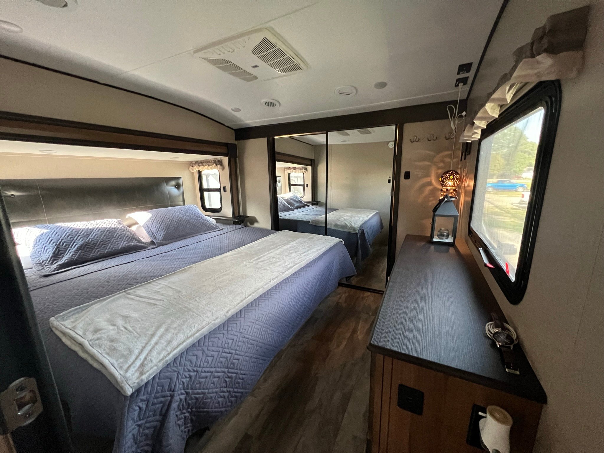 Cozy Camper On Lake