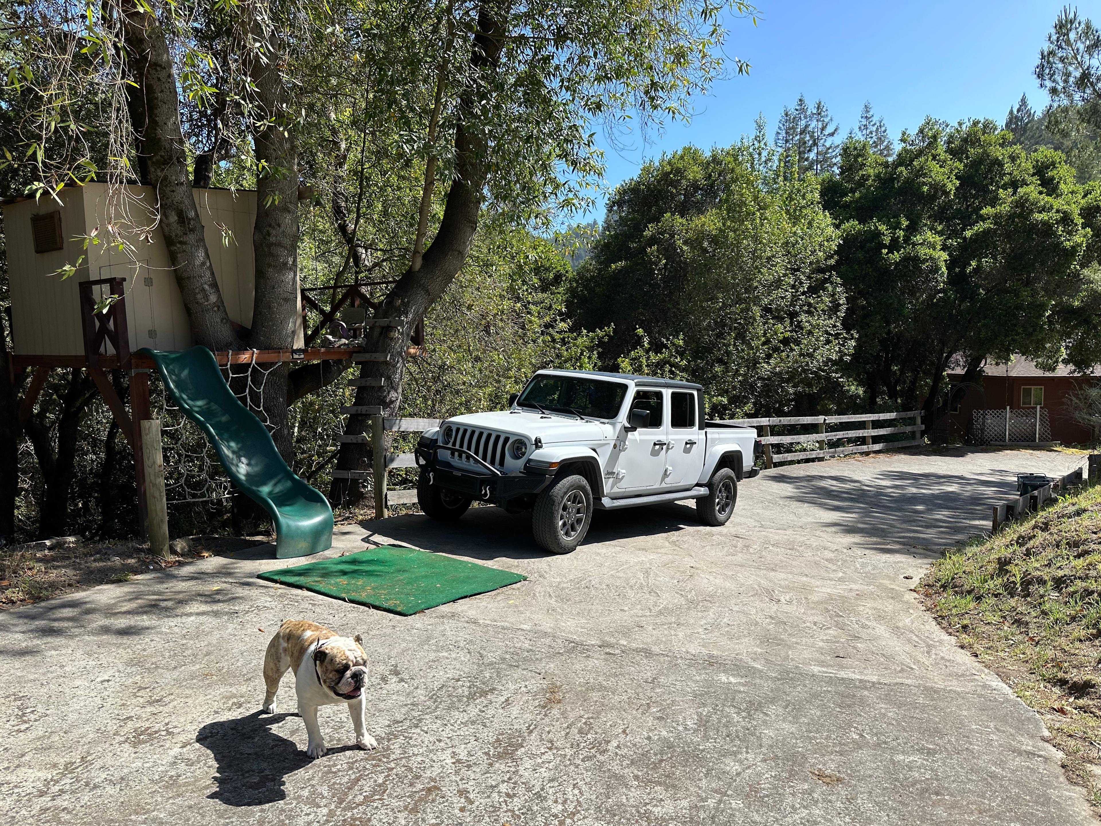 Parking close to the bungalow. Three parallel cars fit. More parking at the base of the property. 
