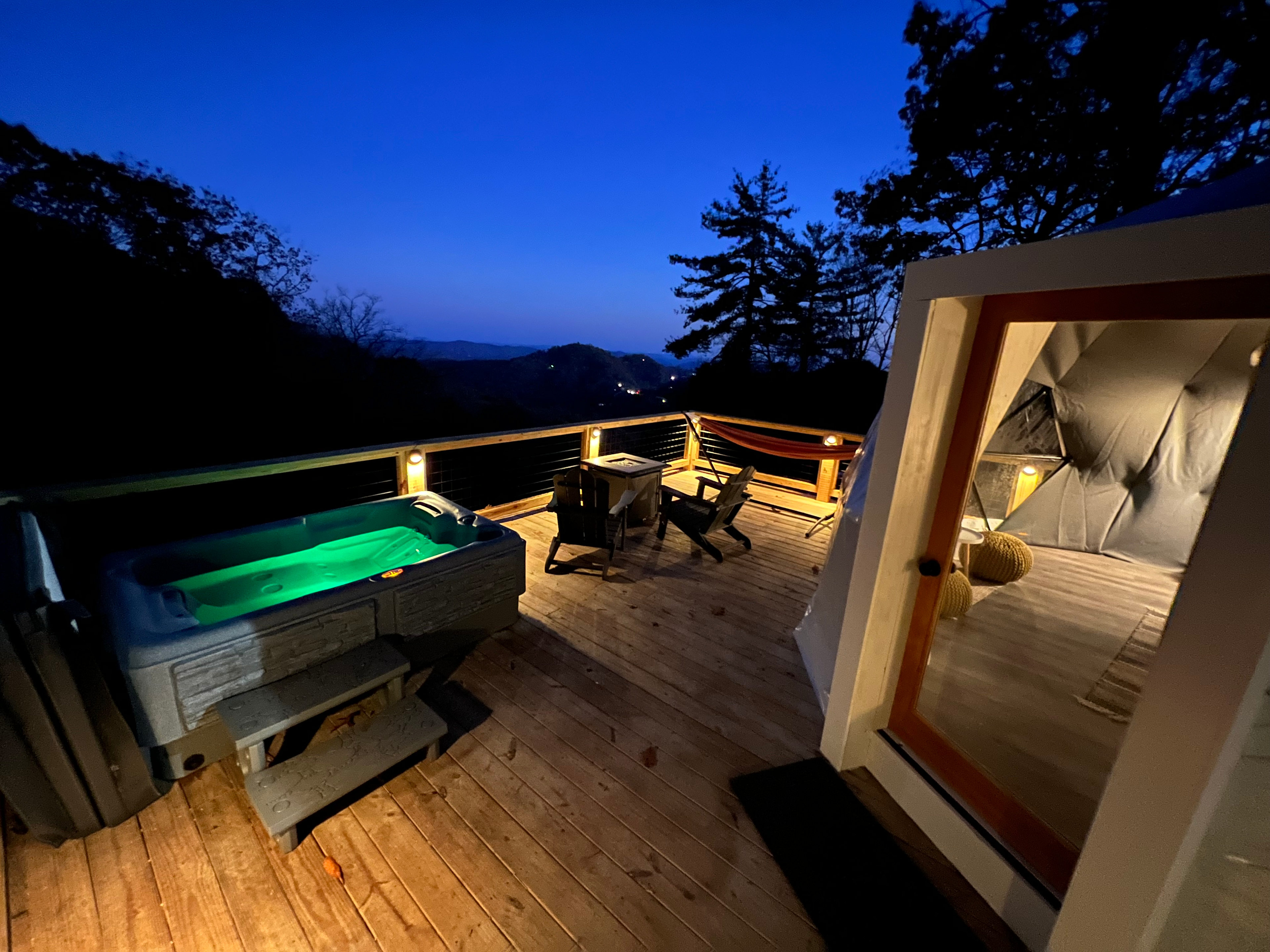 Blowing Rock TreePod & Geodome