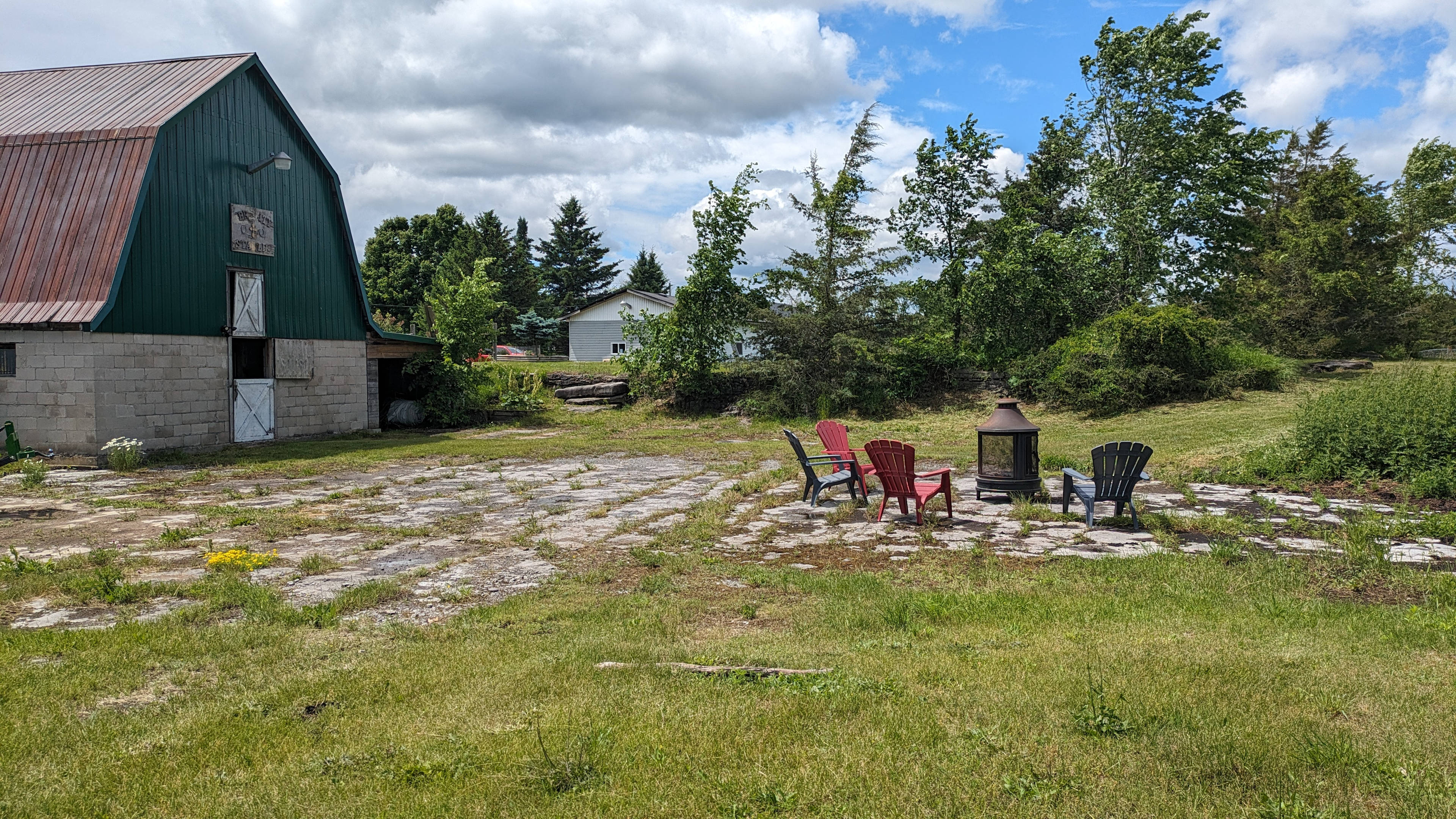 RV/Camper Parking 10min To Kingston