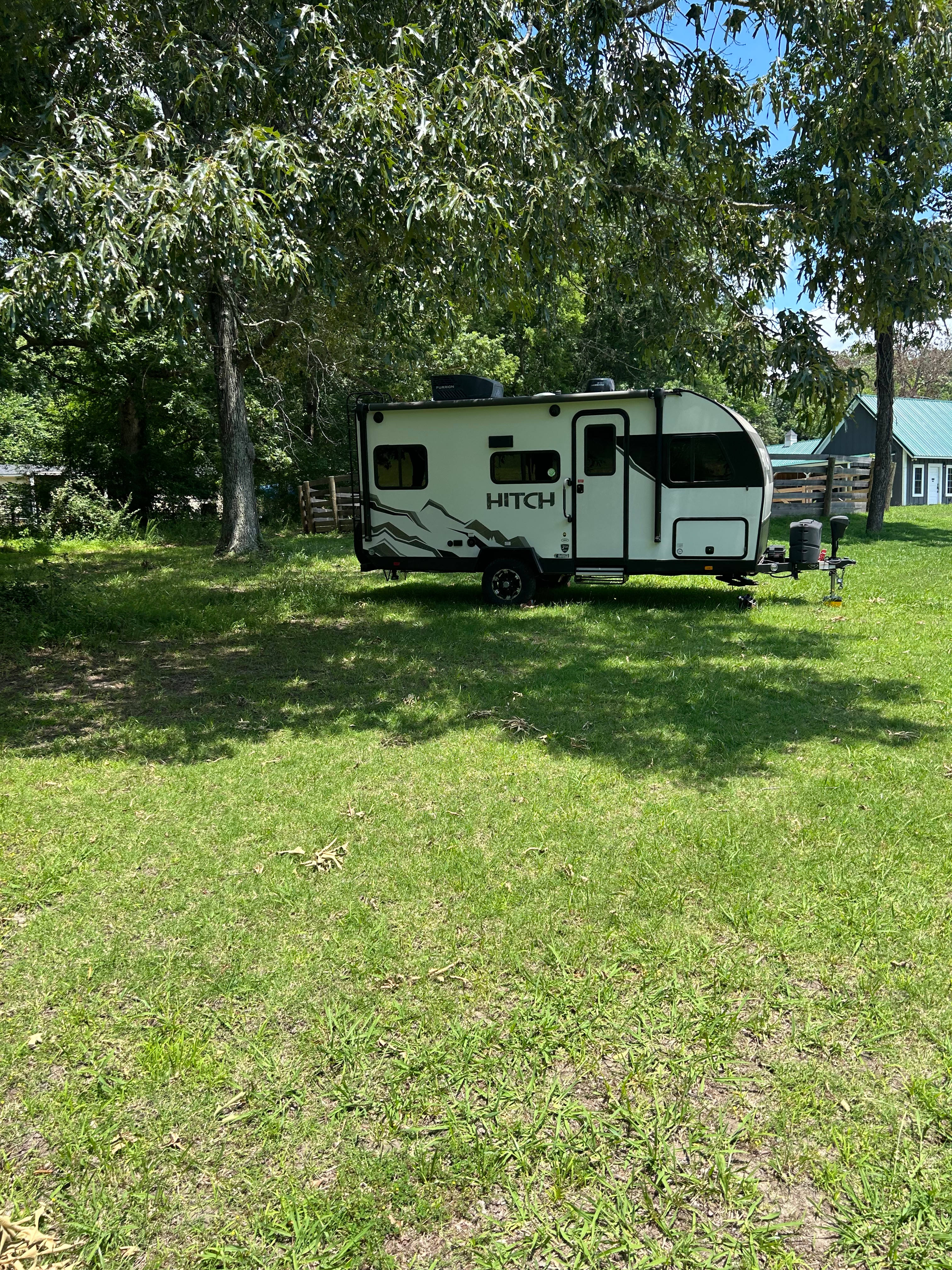 Rv spot with trees next to round pen for horse training