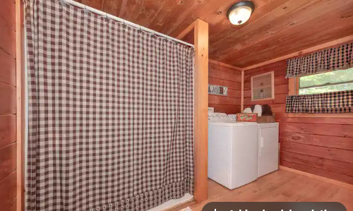 Off Grid Cabin in the Woods!