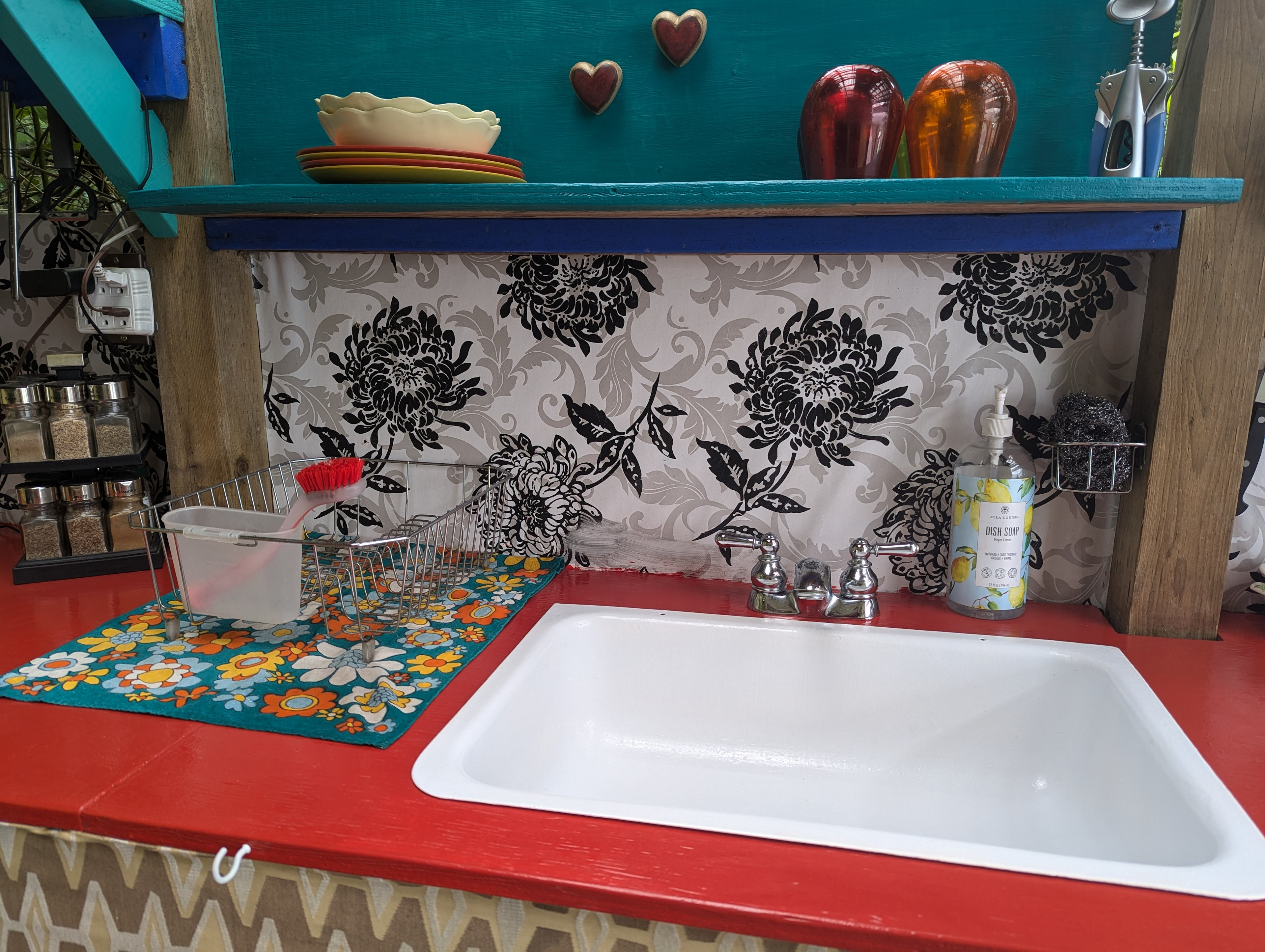 Sweet Beach House-edge of water