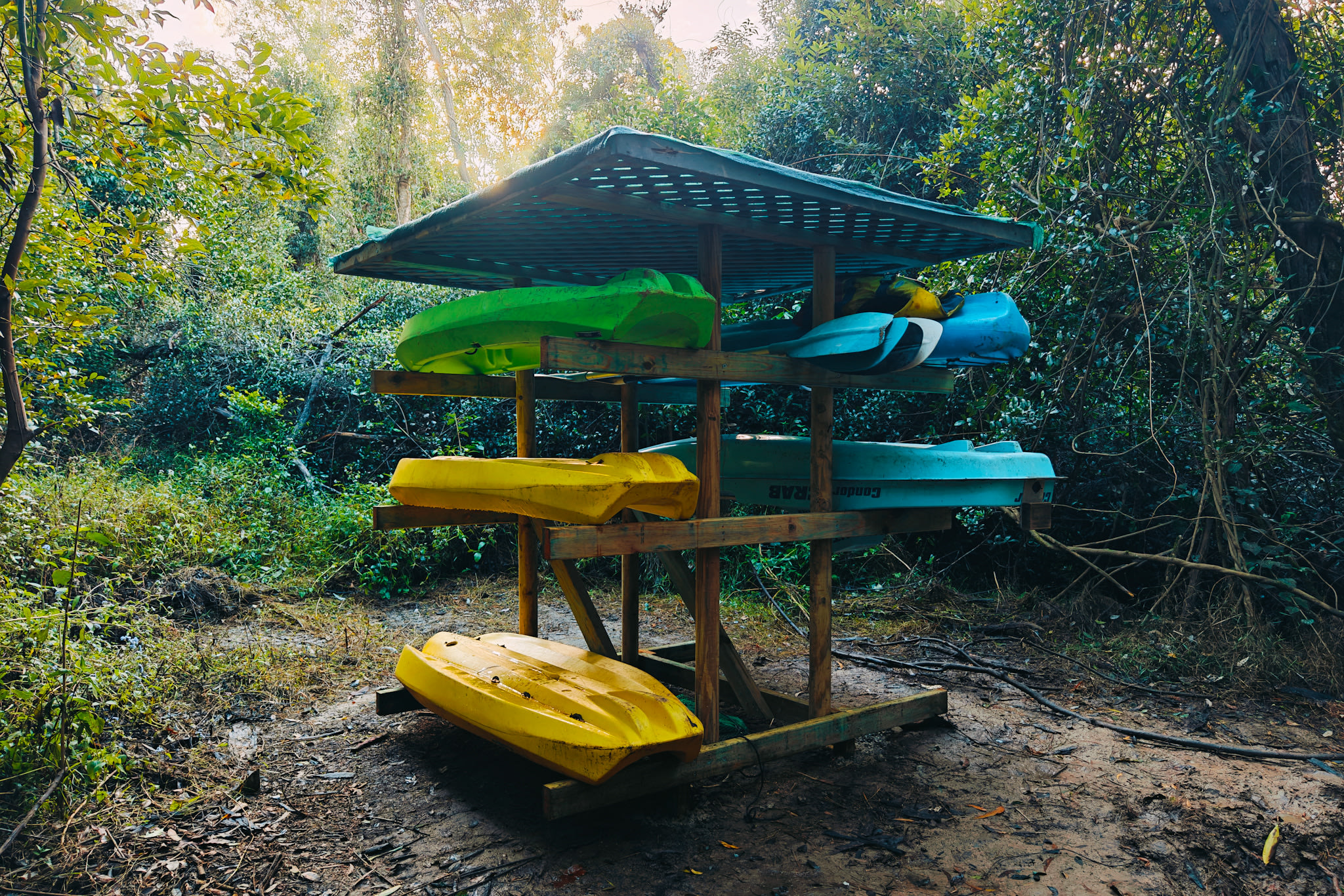 Those are the kayaks free to use by the creek. 🛶