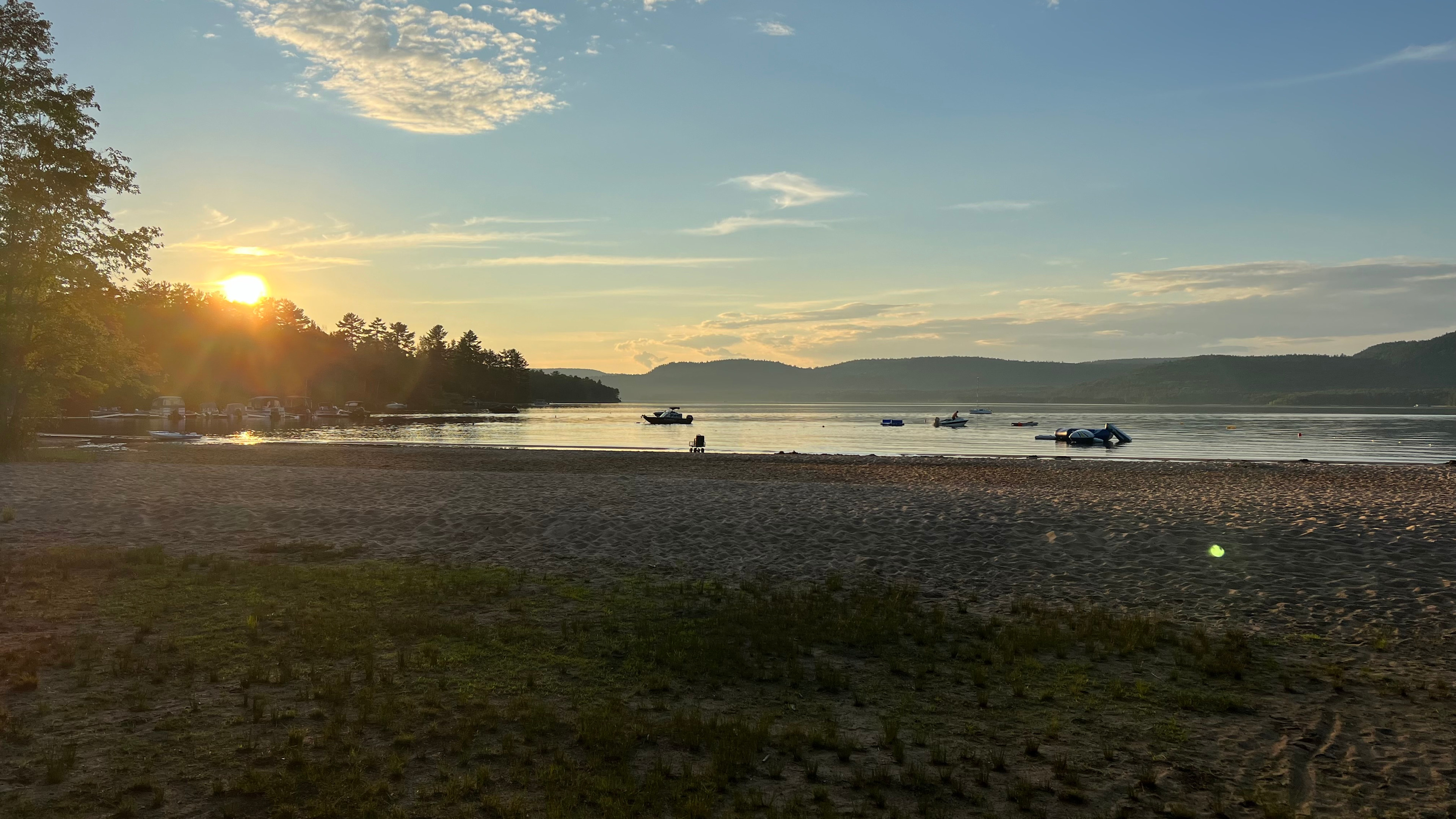 Tiny Village Ottawa River - Camping