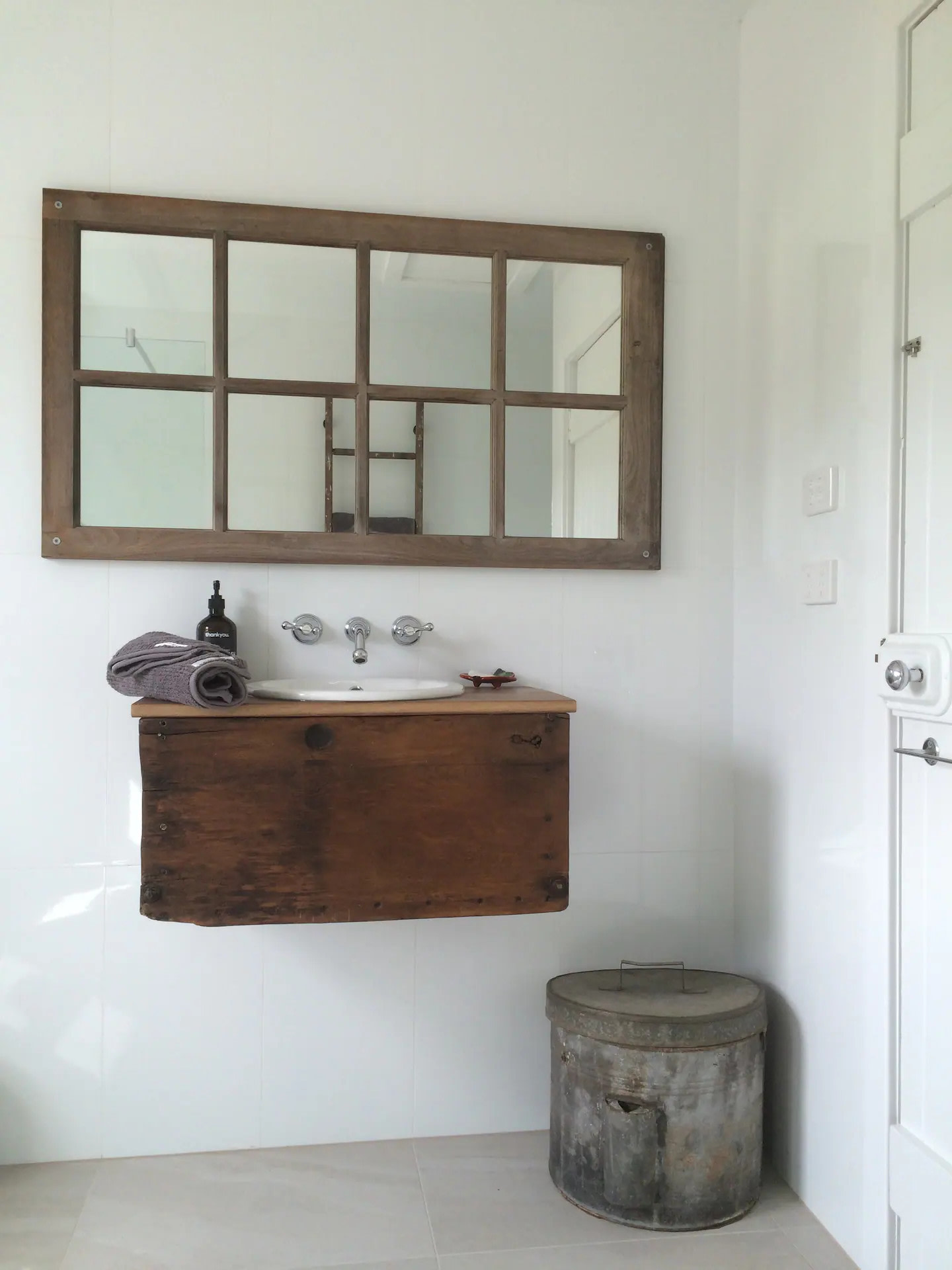 Long Johns Cottage bathroom