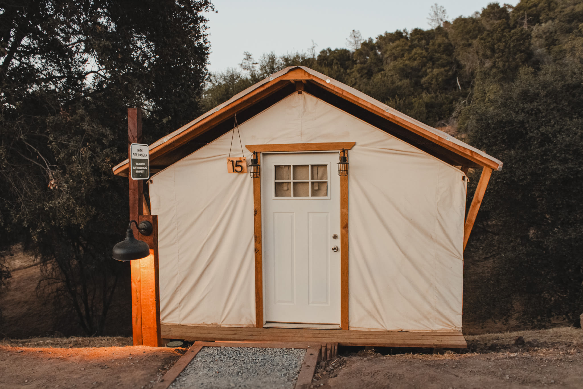 At night the lamps came on for each cabin, plenty of lighting all around the property