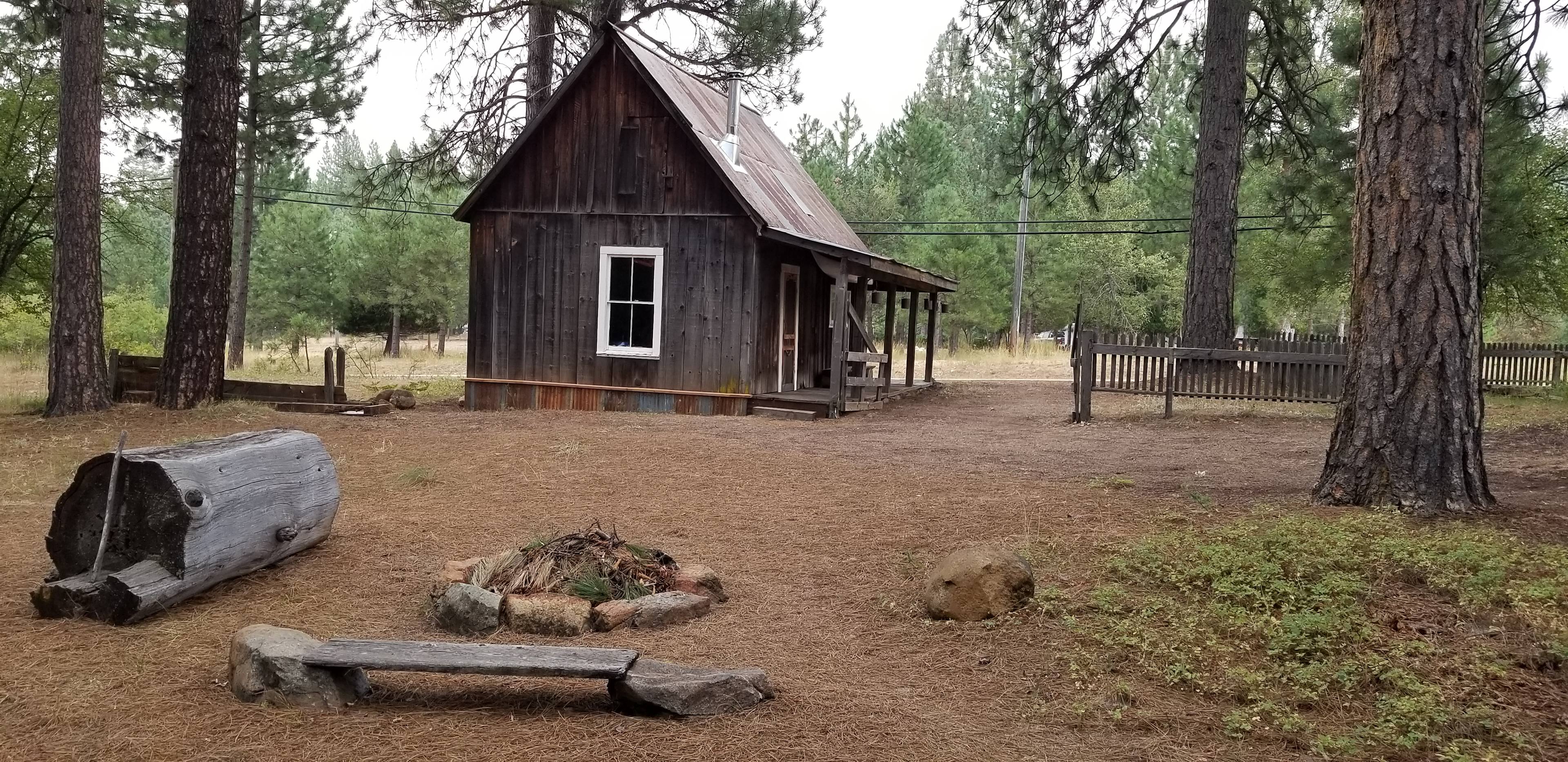 Lost Sierra Cabin & Camp Escape