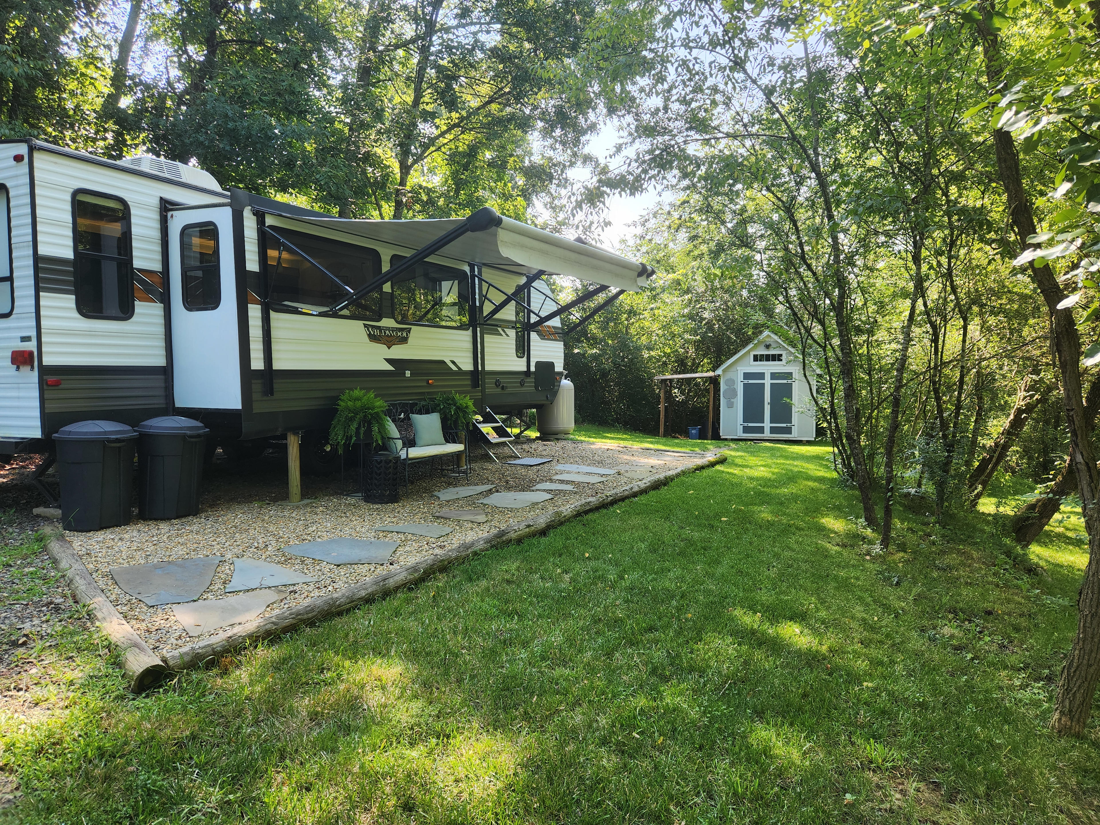 Maggie B's RV Glamping