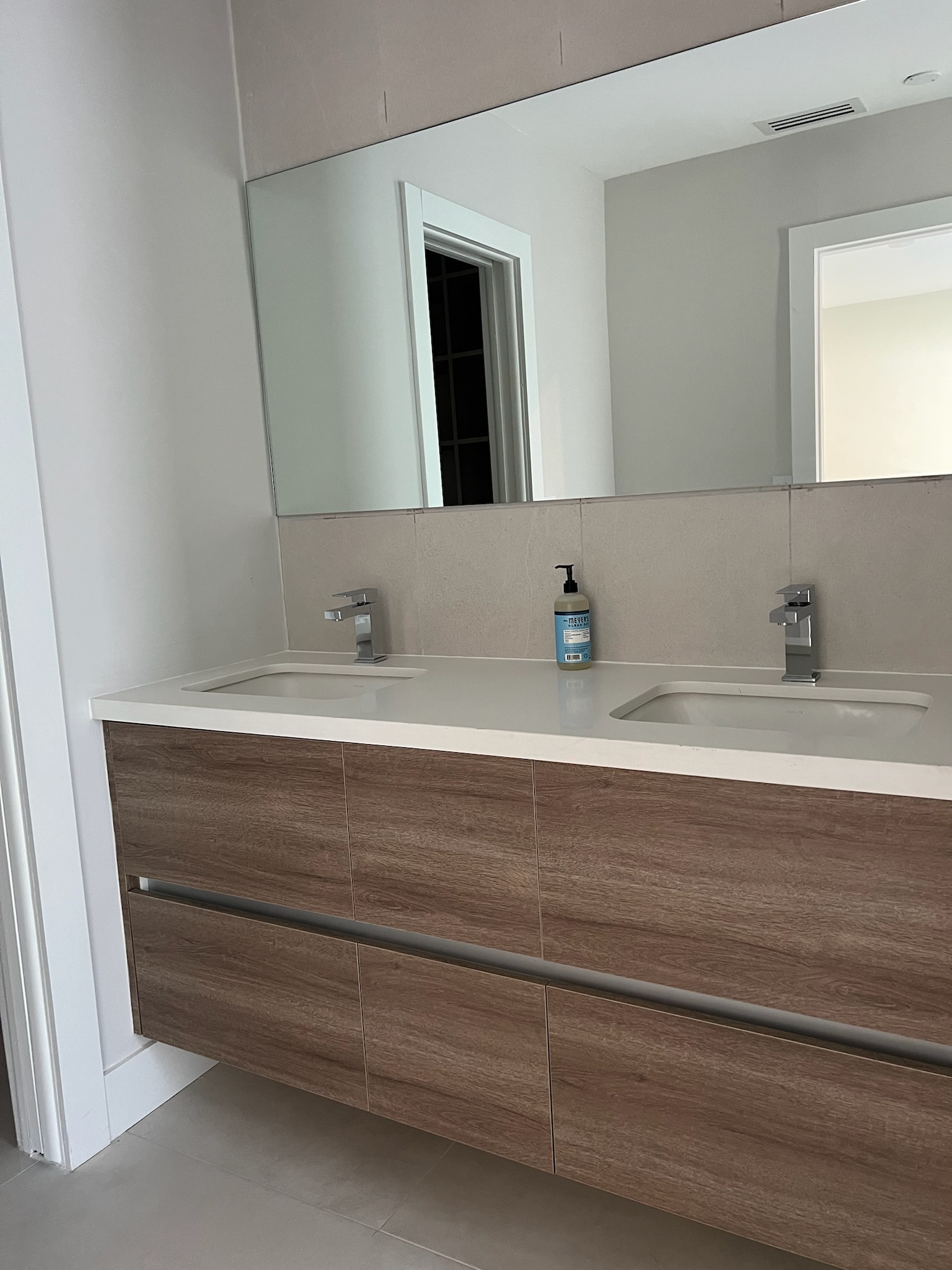 Spacious new house @ Emerald Hills