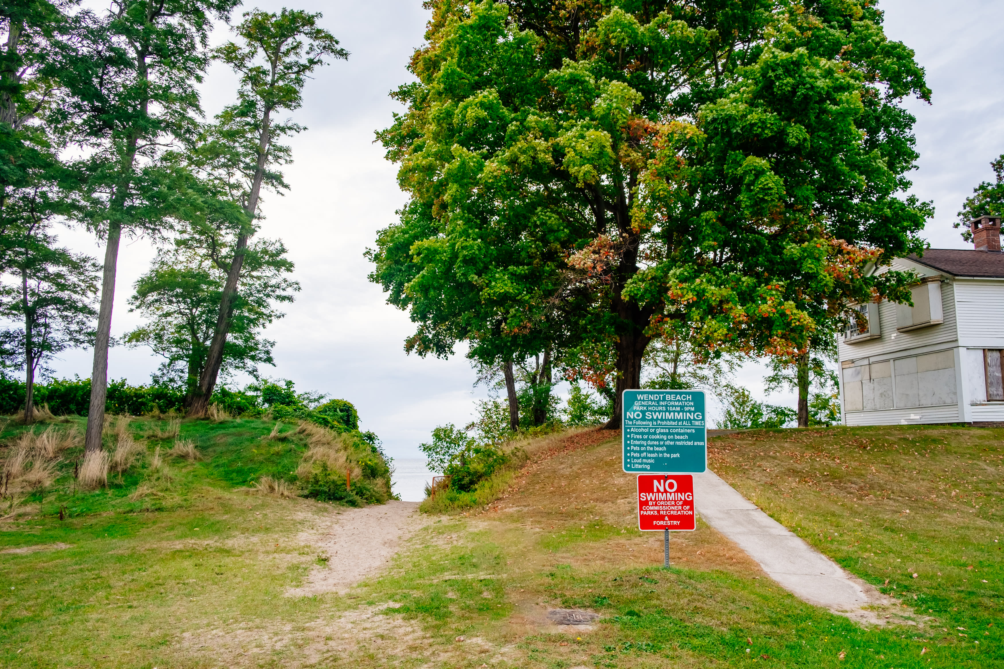 Access to the lake at nearby Wendt Beach Park.
