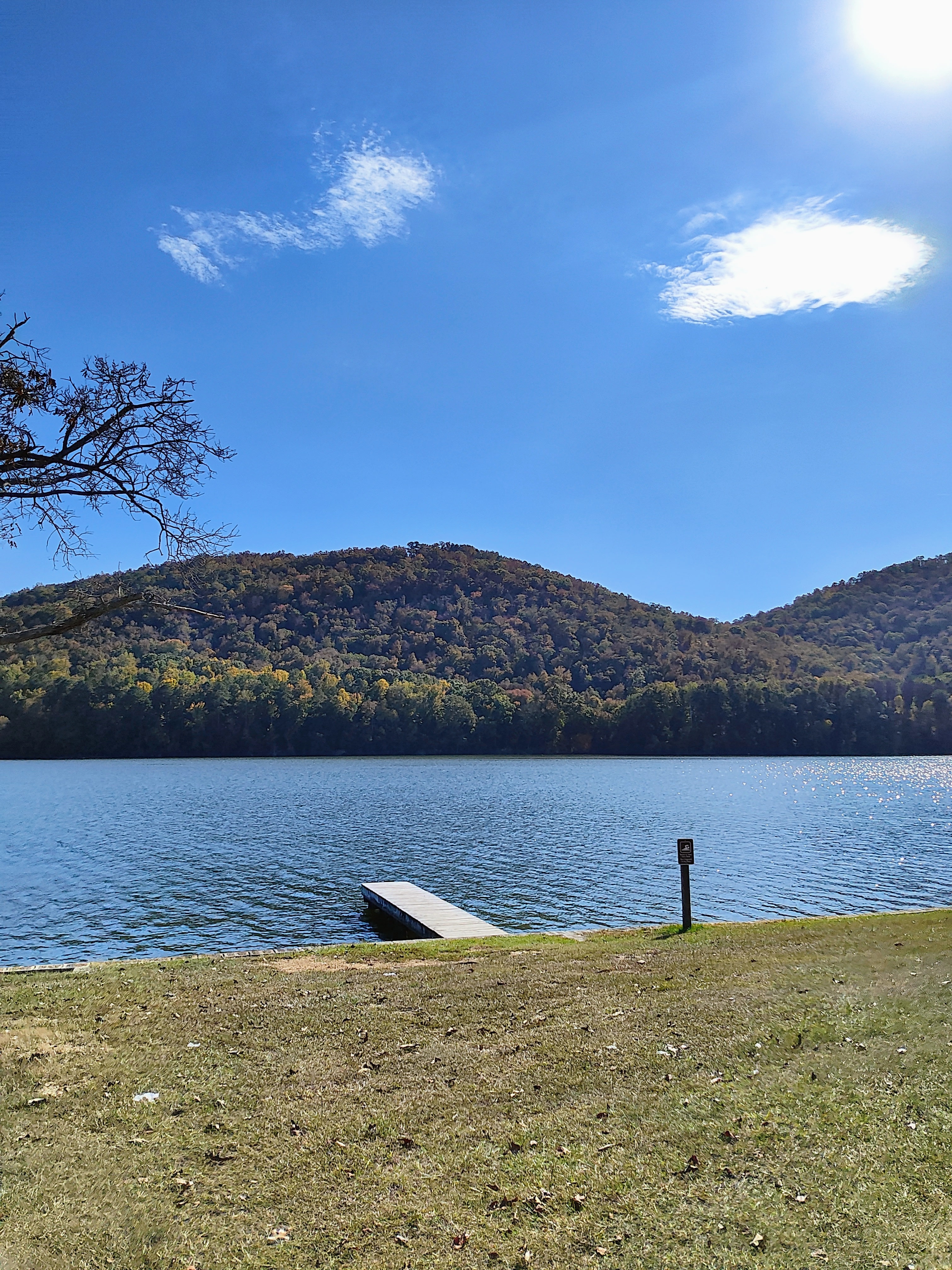 Serene Lakefront Retreat