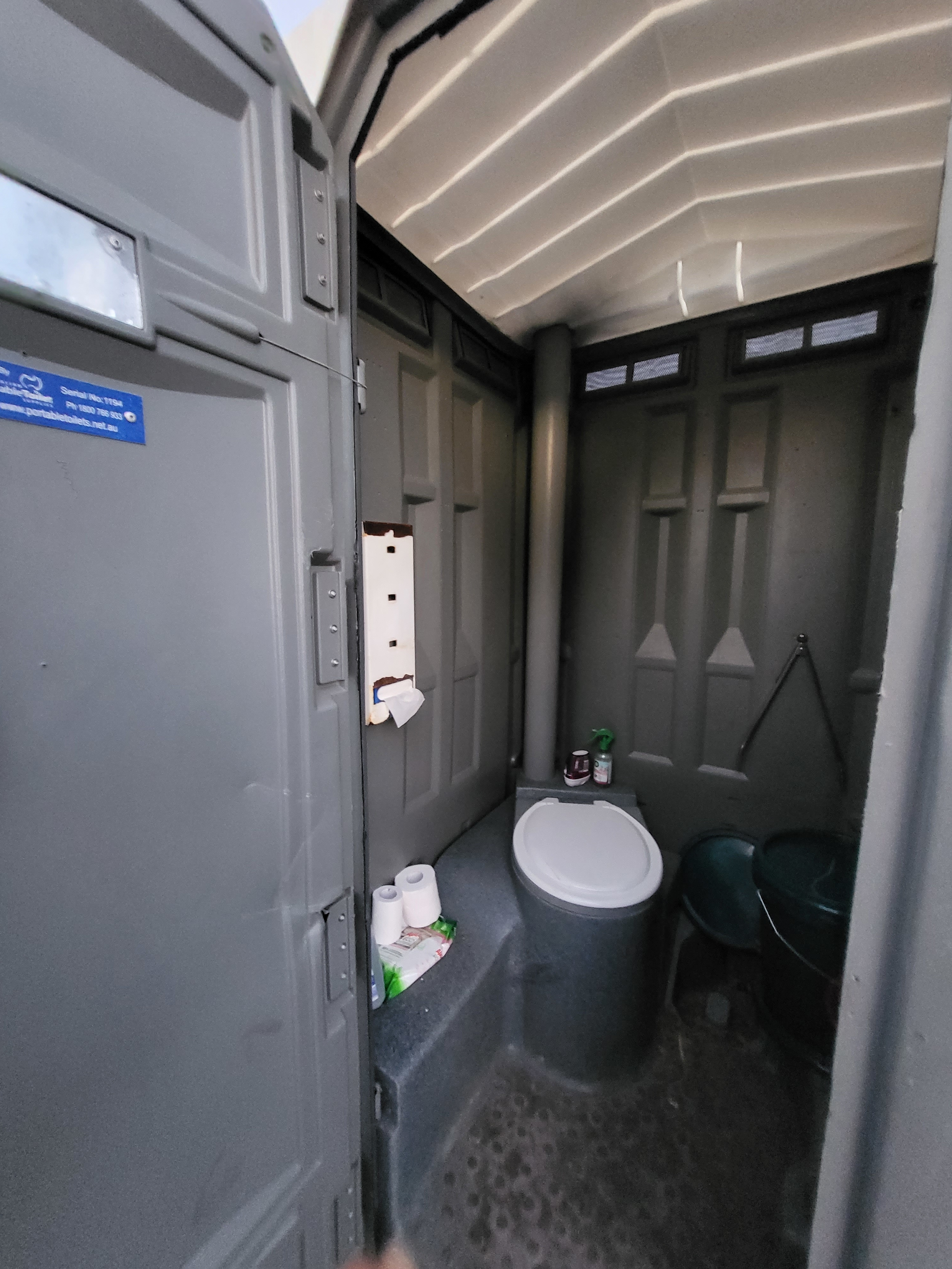Ecological dry composting toilets. Please bring your own toilet paper. Campers may need to follow instructions to swap out toilet buckets when full. 