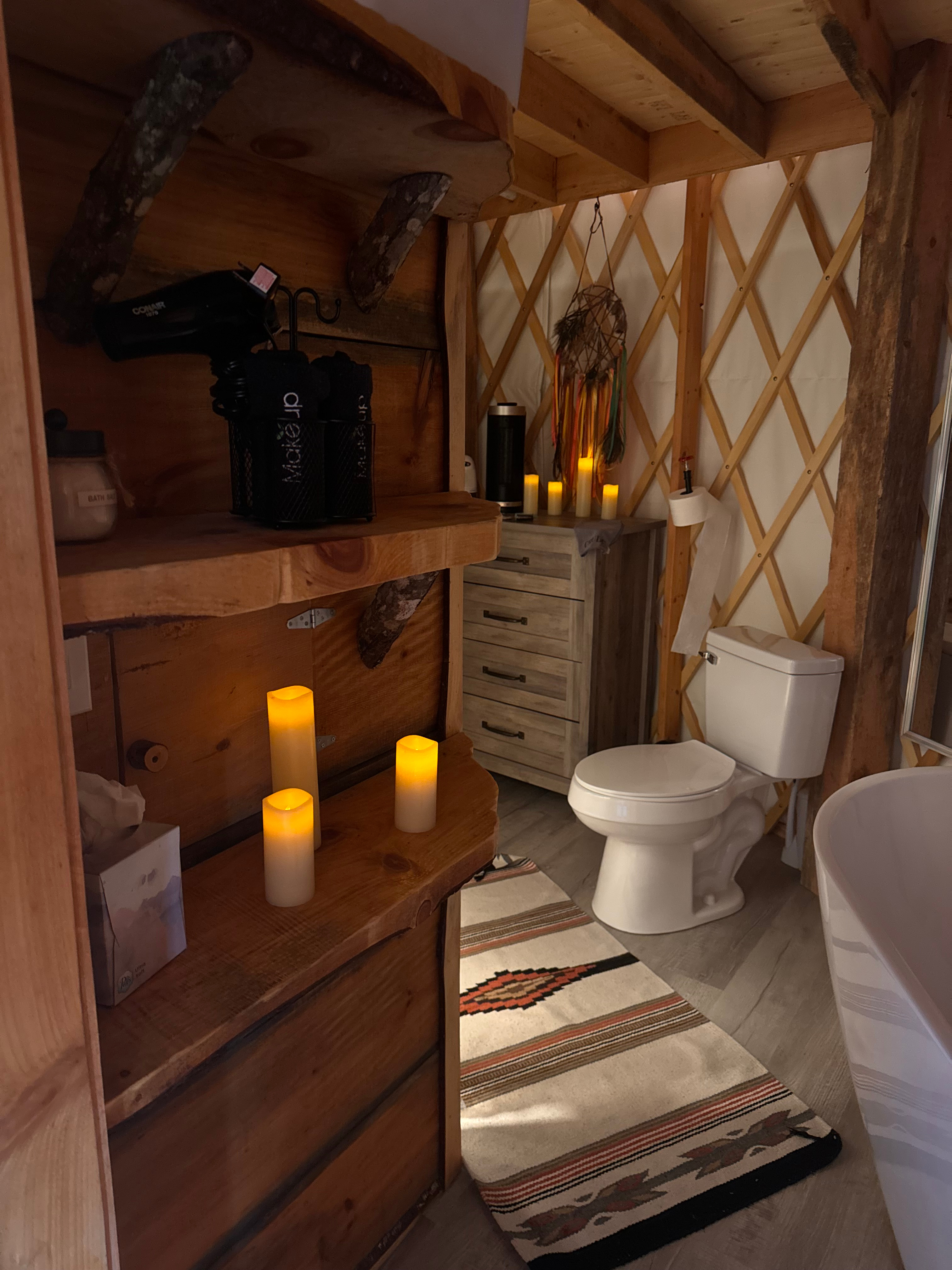 WindSong in the treetops/hot tub