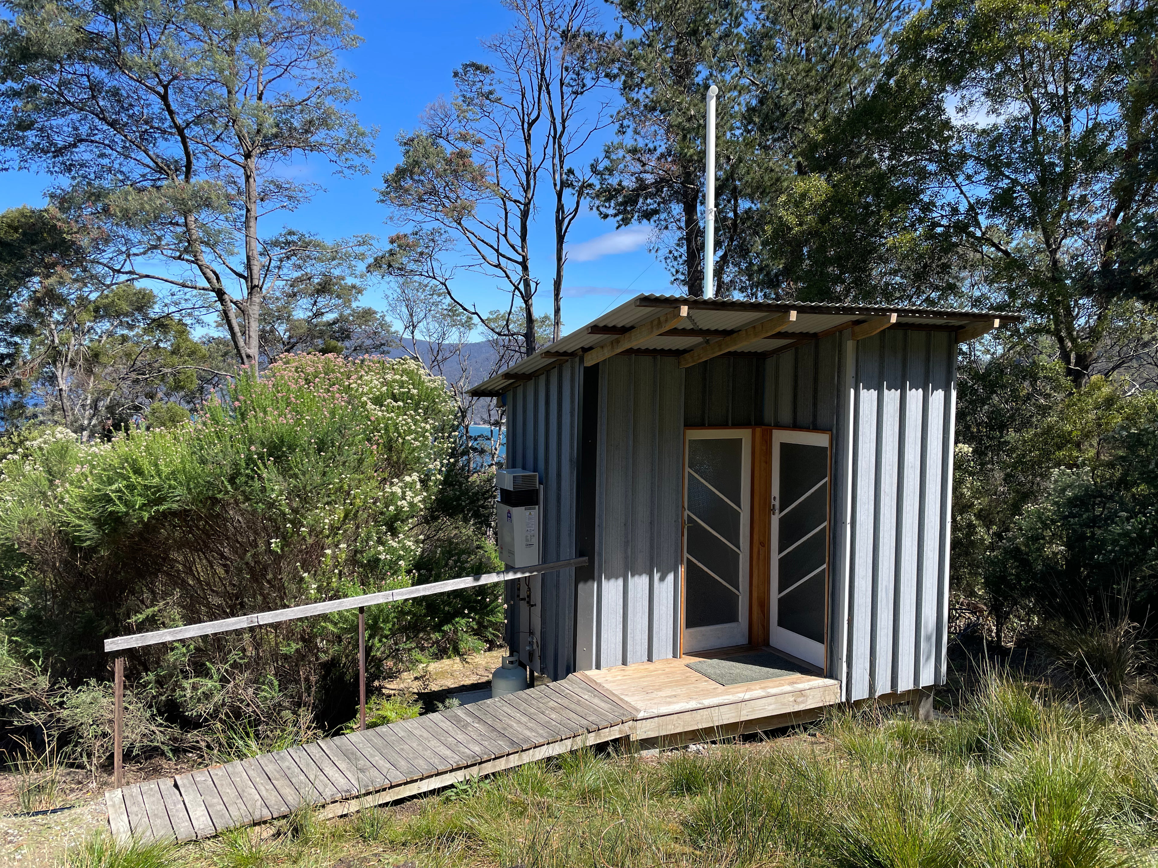 Sea Cliff Lookout Bus