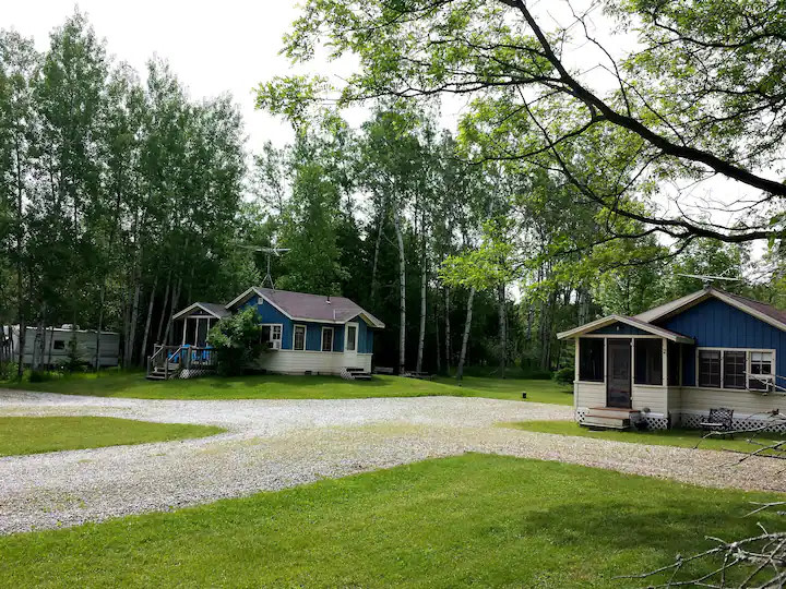 Lake Lane Cottages & Camper
