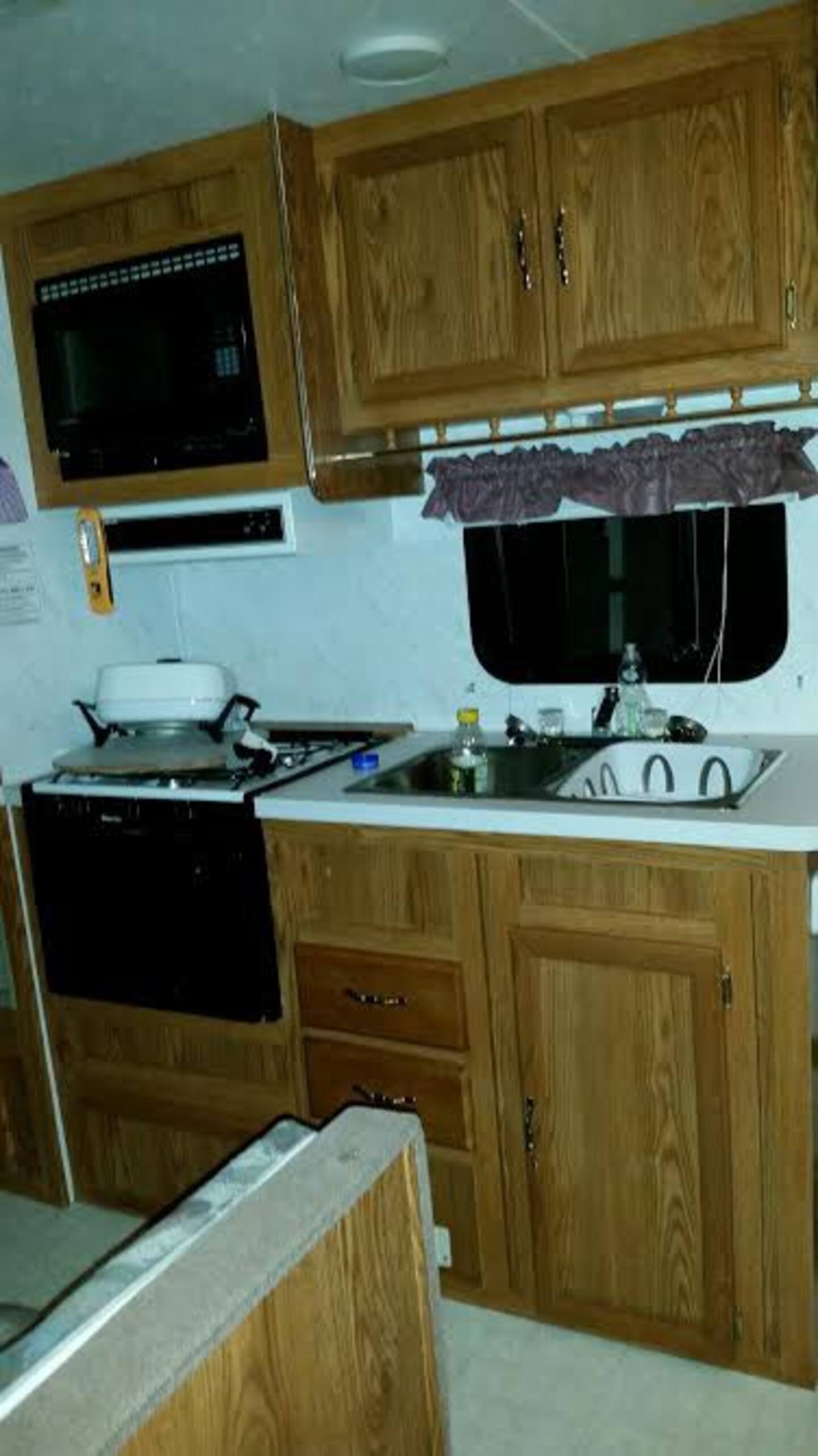 Lake Lane Cottages & Camper