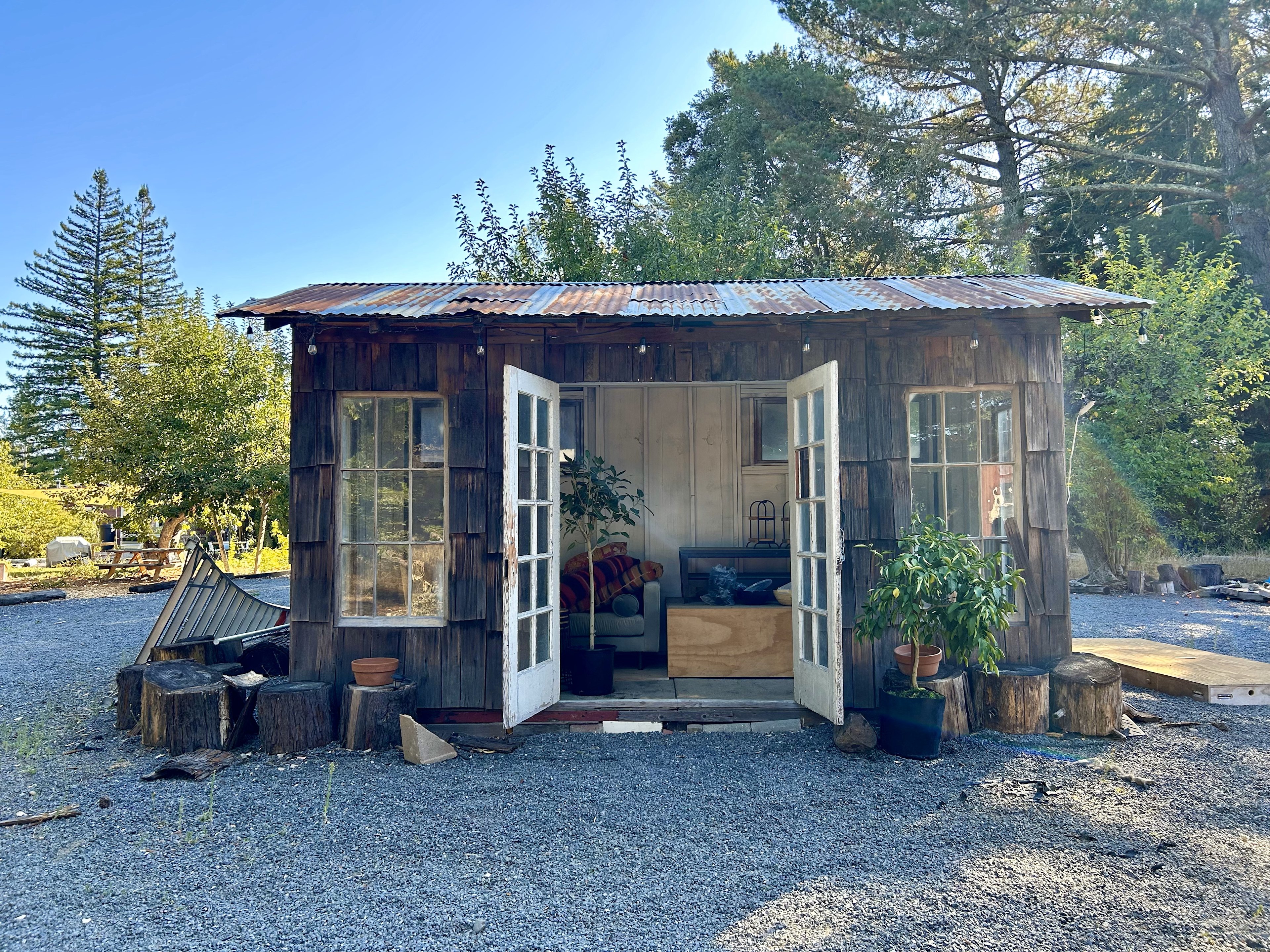 Rustic tiny cabin in Wine Country