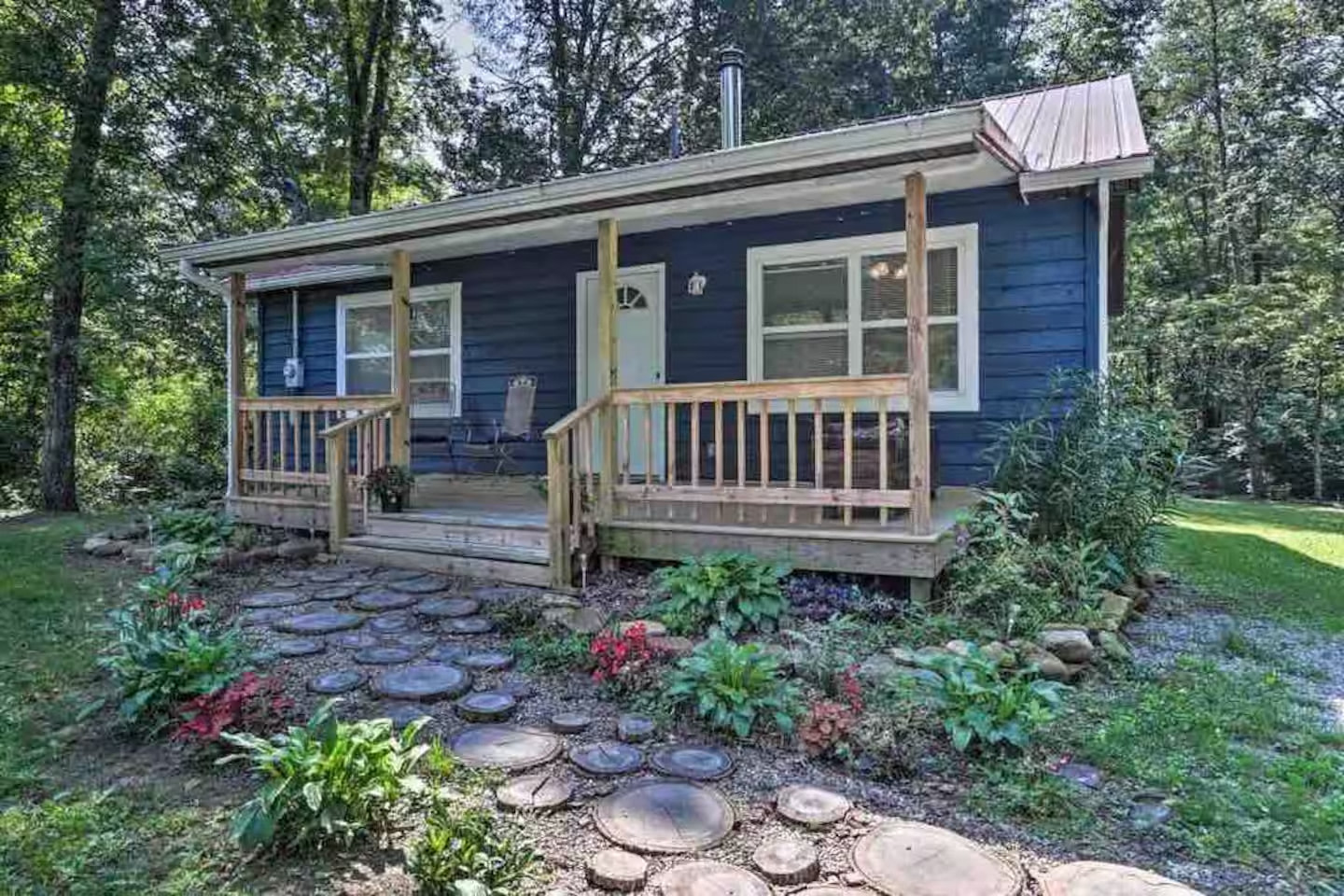 Cozy Cabin In Woods W/ Forest Trail