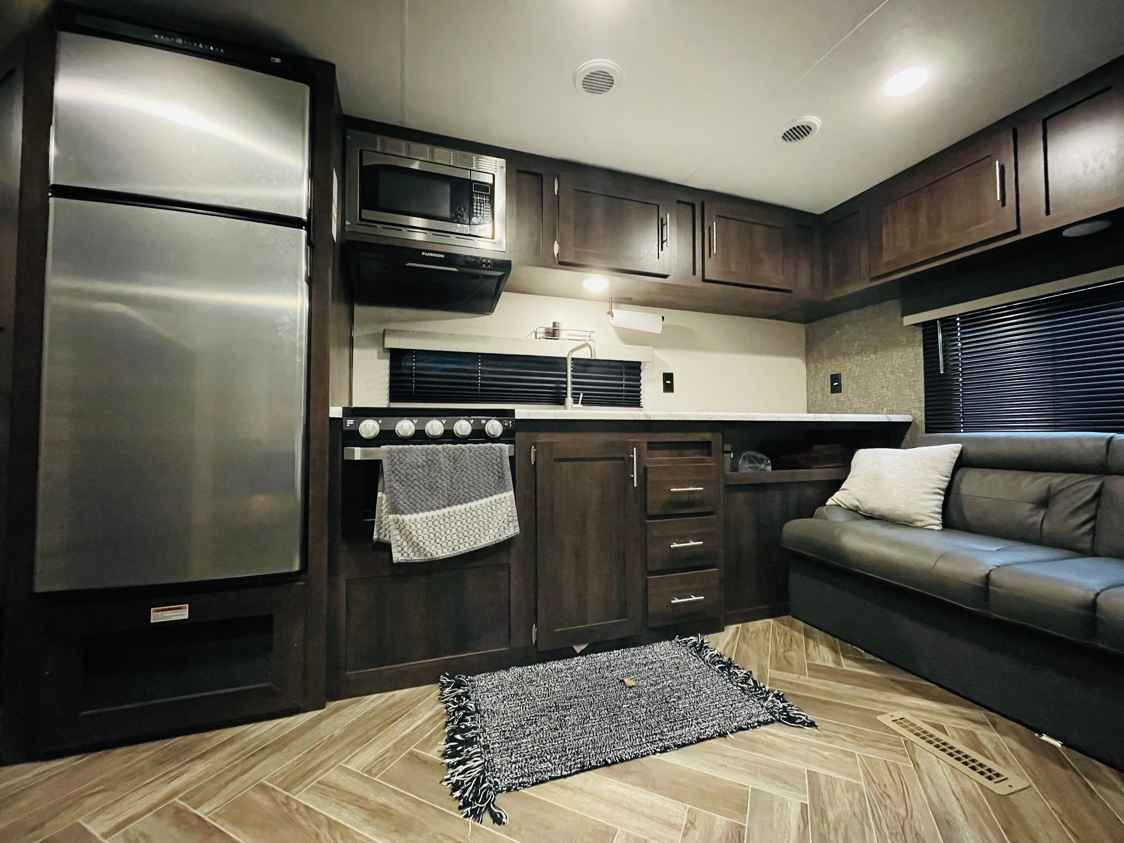 Full functioning kitchen with fridge, freezer, microwave, coffee pot, toaster, oven/stove, cooking ware and dinner ware for 6 people. 
No running water available November through April. 