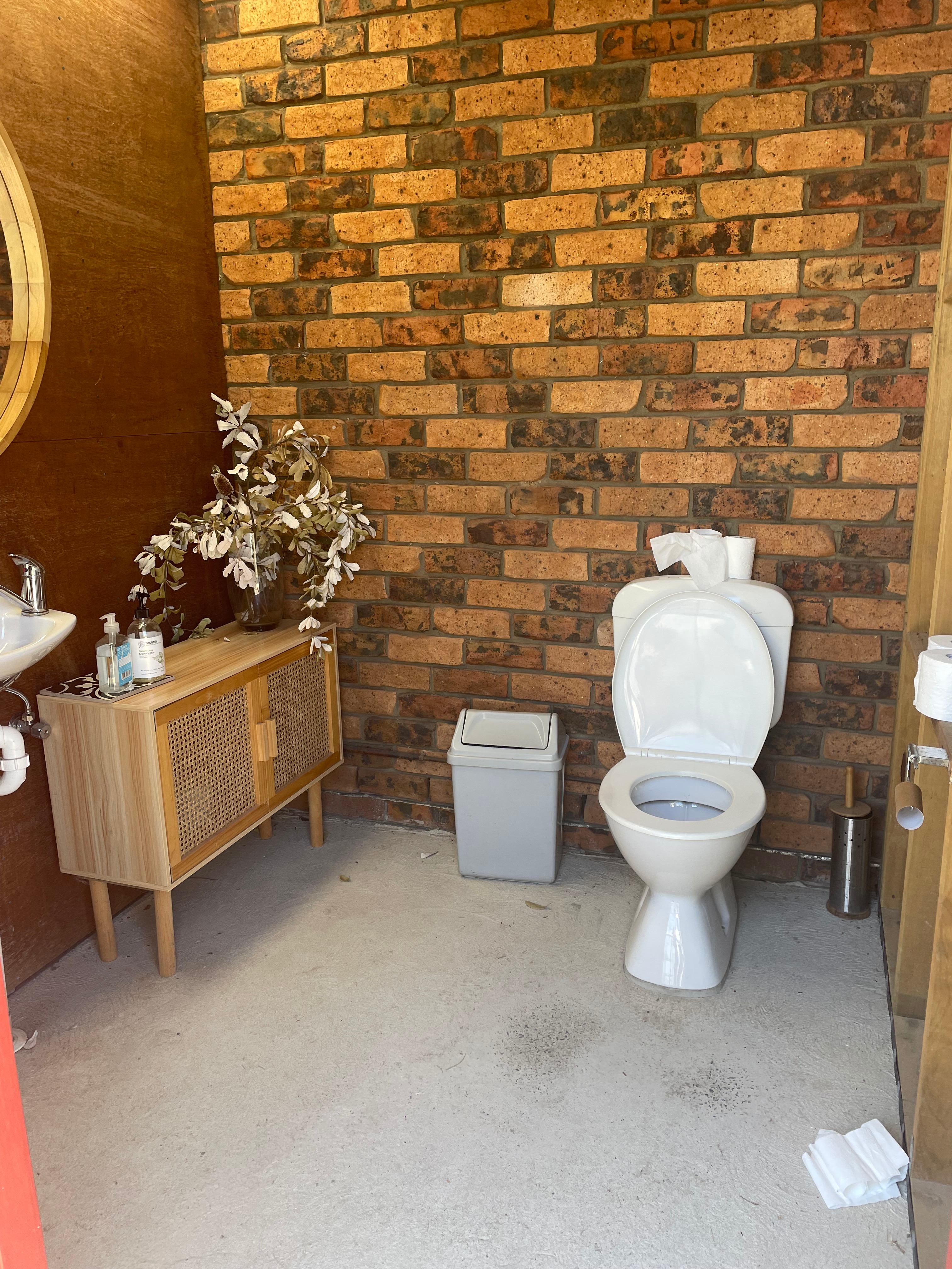 Excellent, clean toilet, easy walk from the site