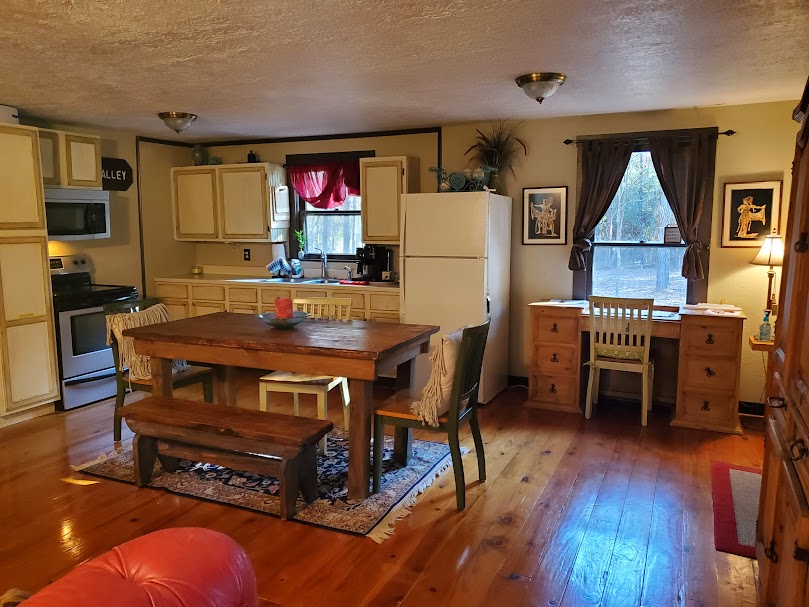 Cozy Cabin in Da Piney Woods!