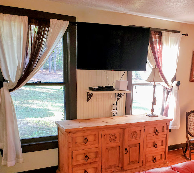 Cozy Cabin in Da Piney Woods!