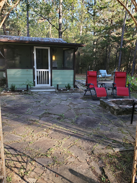 Cozy Cabin in Da Piney Woods!