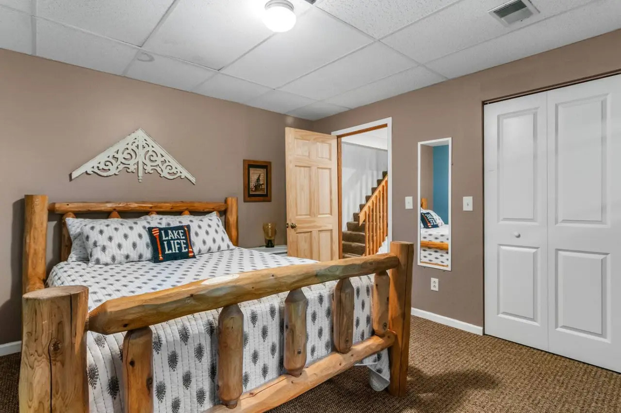 Lakeside Getaway On Dixon Lake