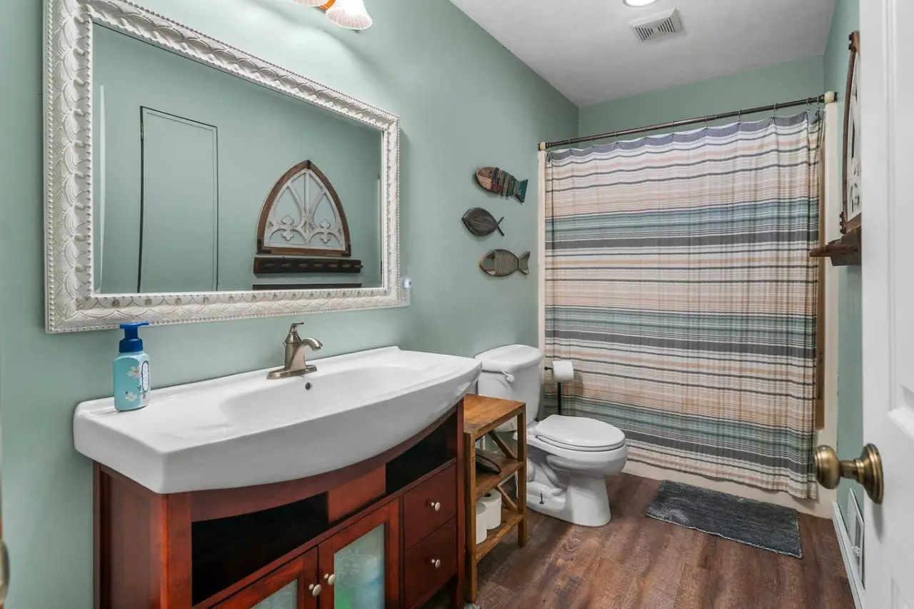 Lakeside Getaway On Dixon Lake