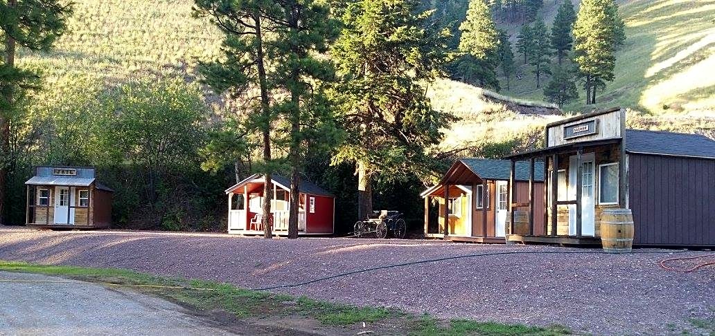 Bearmouth Chalet and RV Park