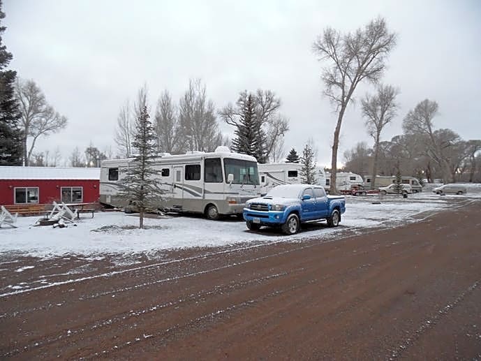 Mogote Meadow Cabins & RV Park