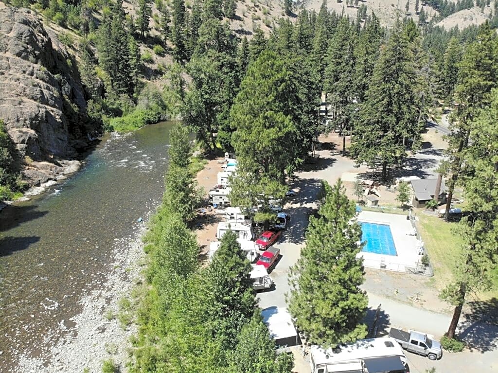 Squaw Rock RV Resort