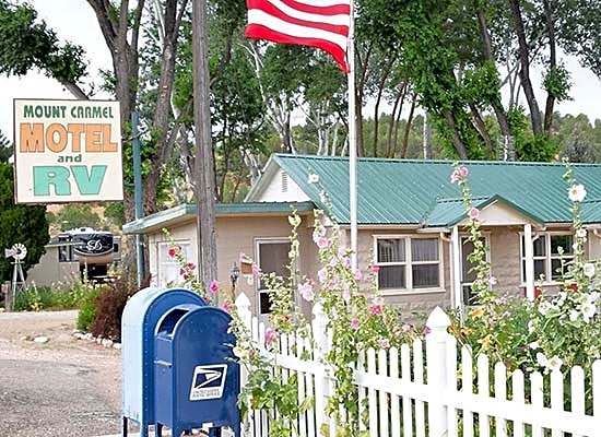 Mount Carmel Motel & RV Park