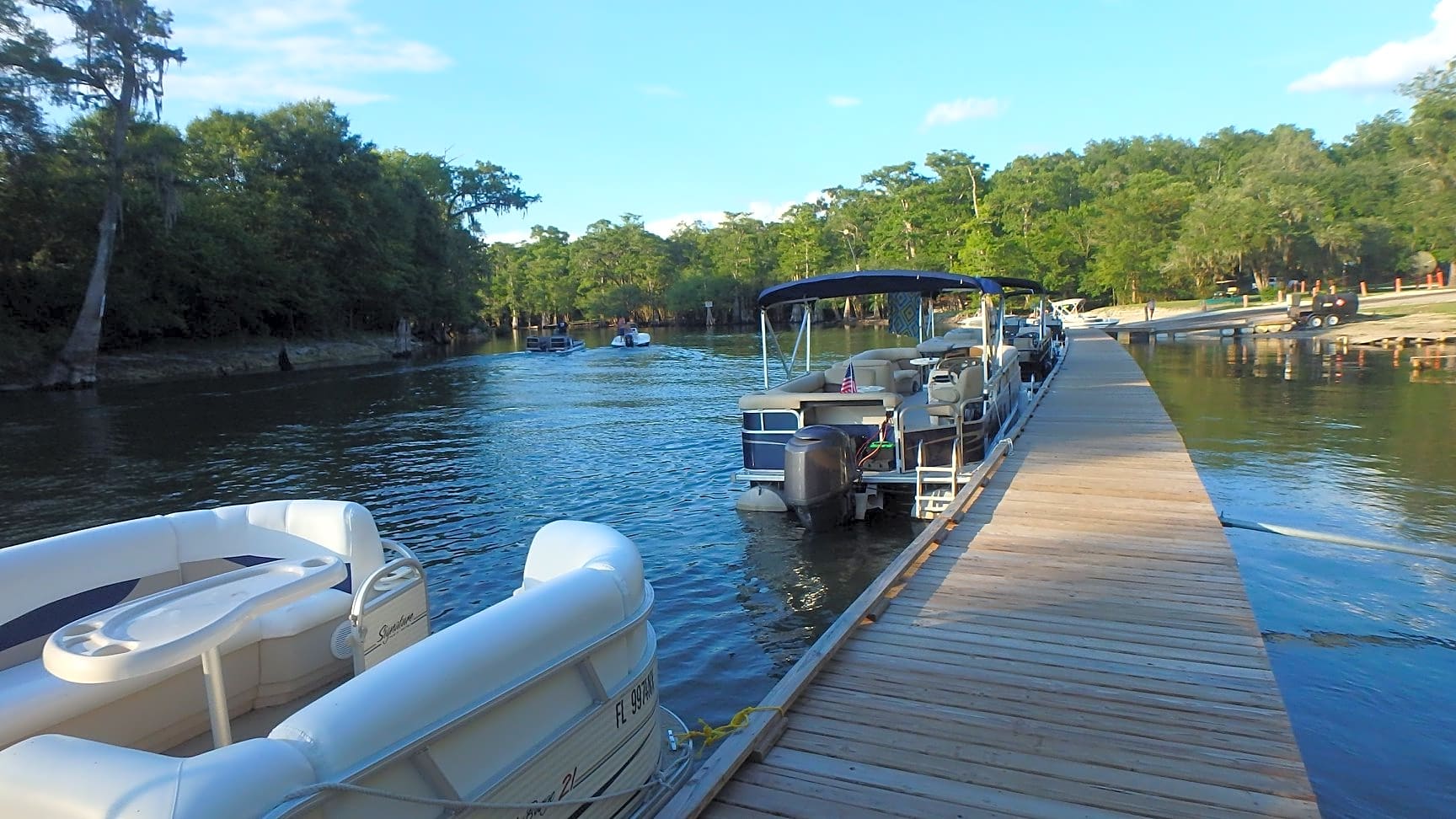 Ellie Ray's RV Resort & Lounge