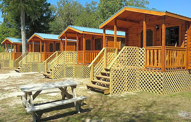 Ellie Ray's RV Resort & Lounge