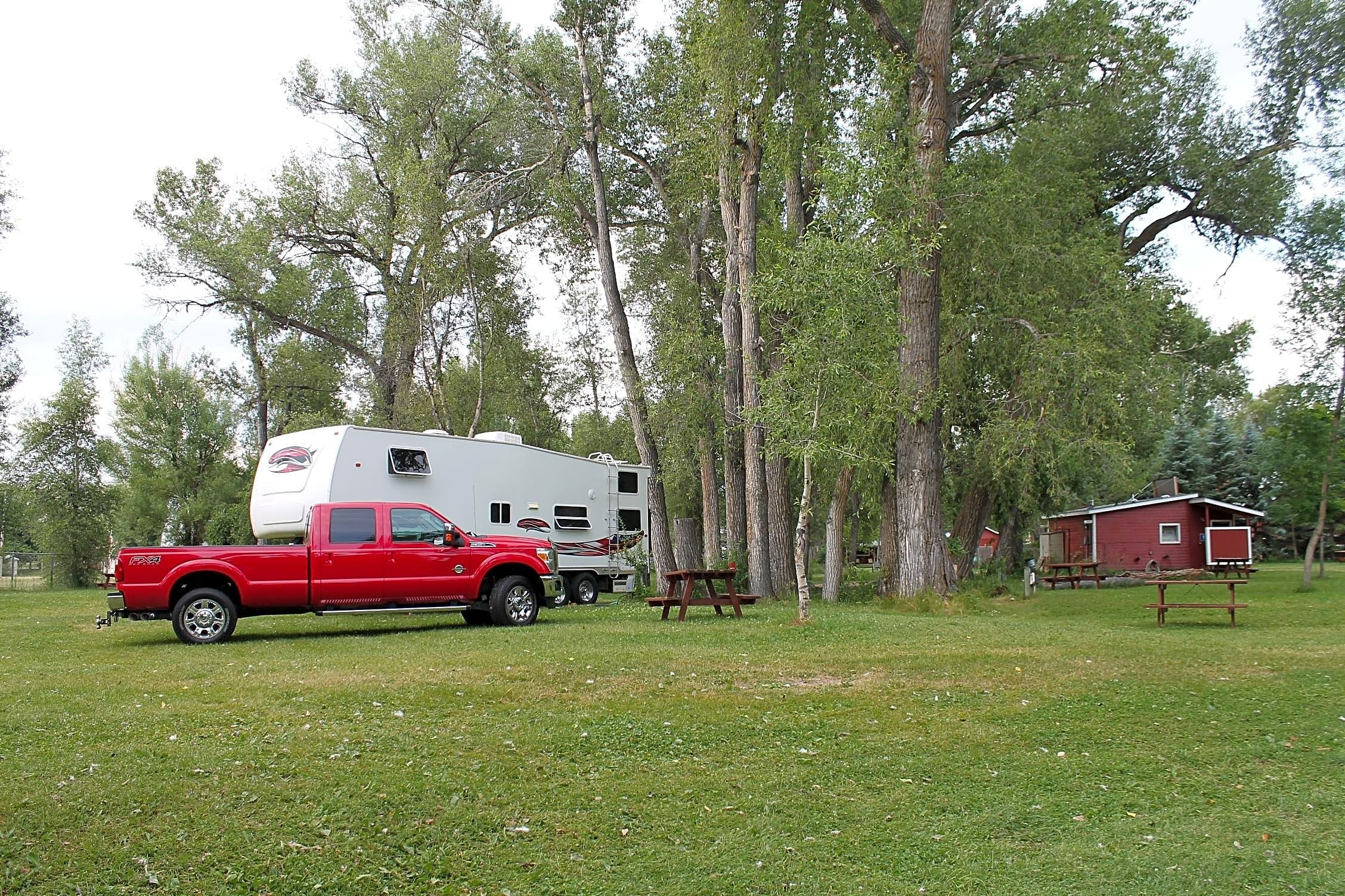 Foothills Motel and Campground